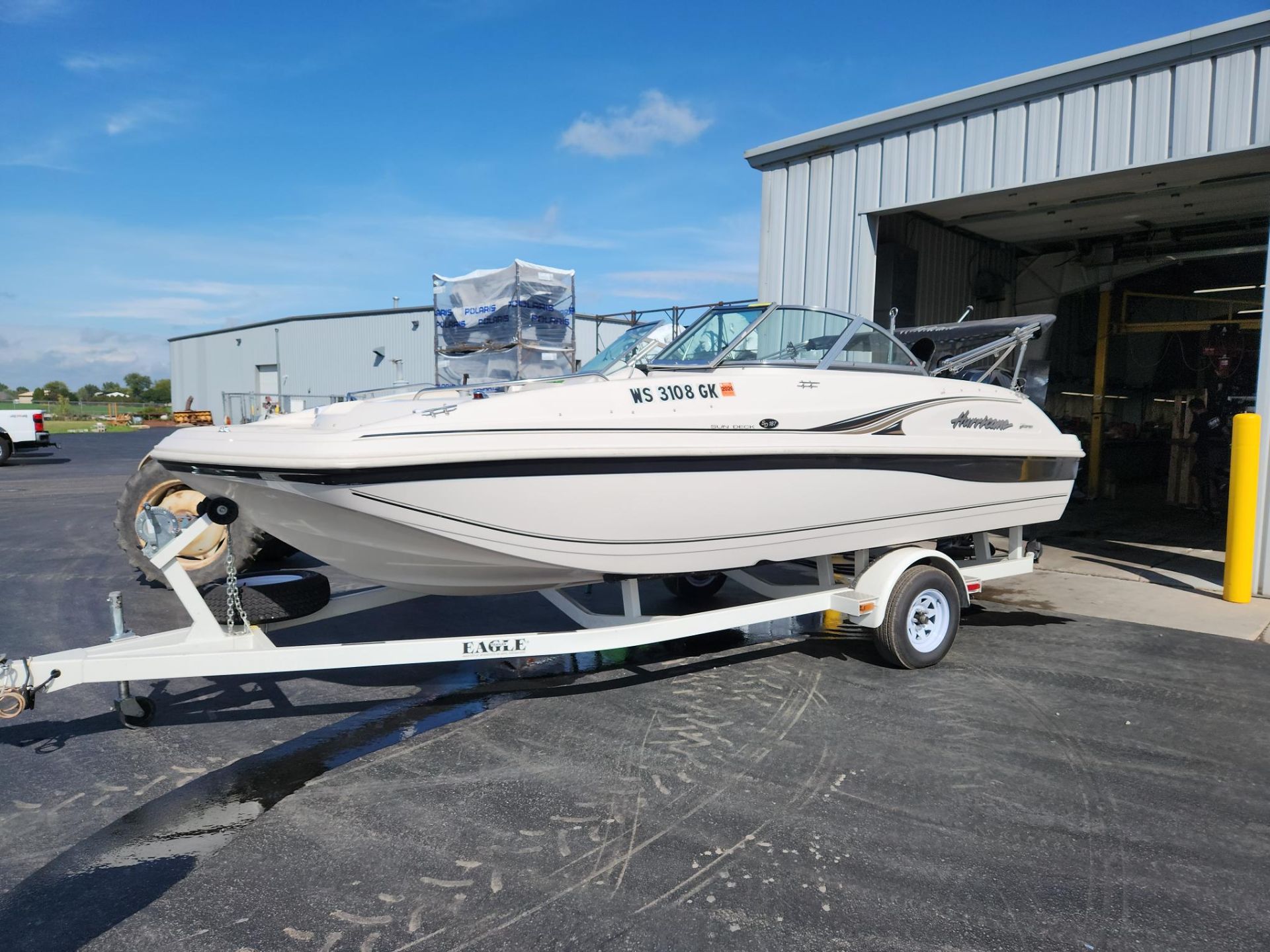 2002 Hurricane SunDeck 187 OB in Kaukauna, Wisconsin - Photo 1