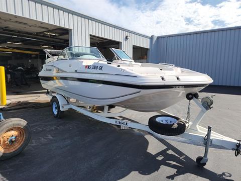 2002 Hurricane SunDeck 187 OB in Kaukauna, Wisconsin - Photo 2