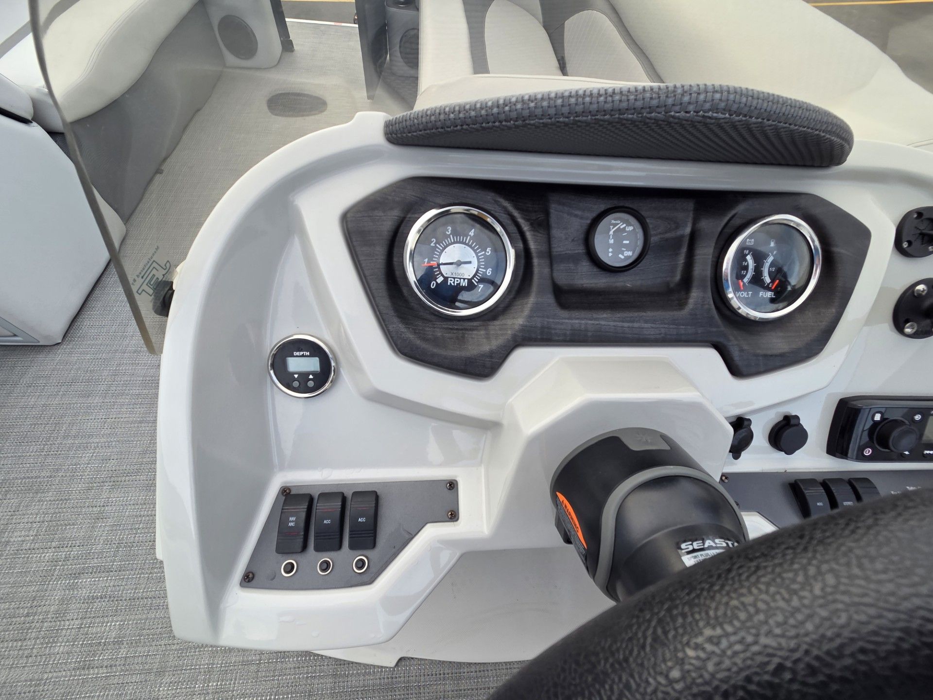 2018 Crest II 230 SLC in Kaukauna, Wisconsin - Photo 17