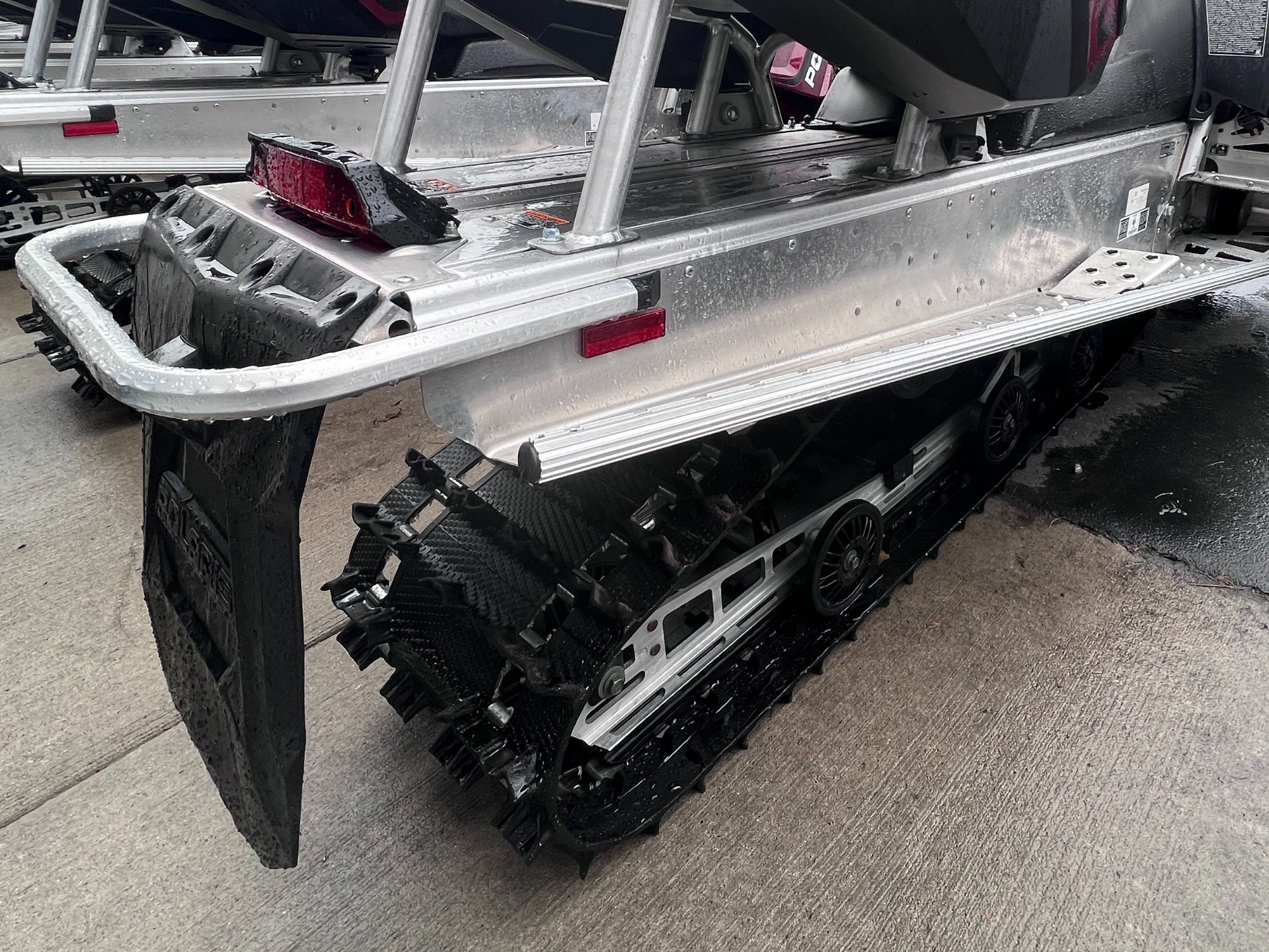 2022 Polaris 550 Indy Adventure 144 ES in Kaukauna, Wisconsin - Photo 5