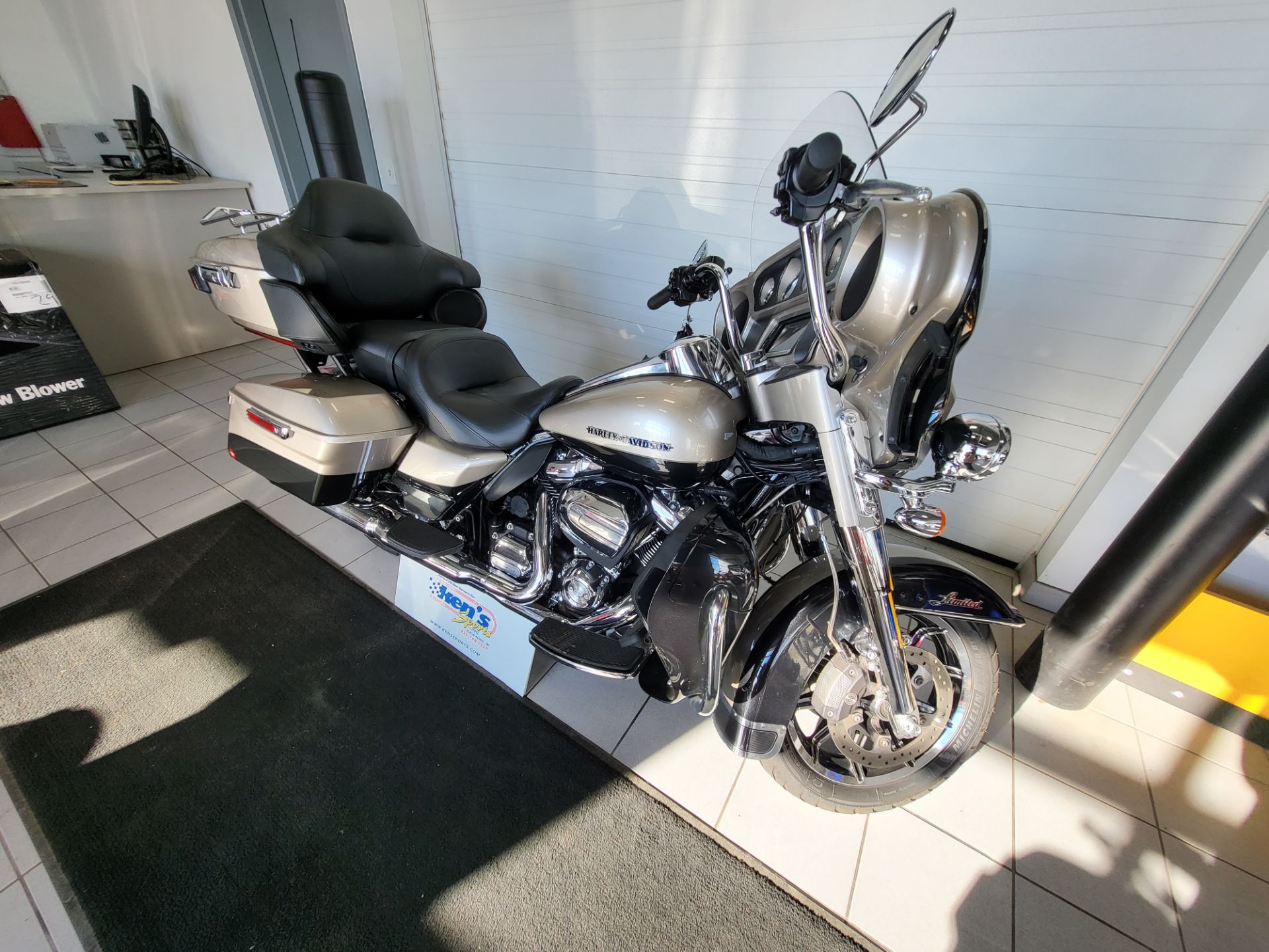 2018 Harley-Davidson Electra Glide® Ultra Classic® in Kaukauna, Wisconsin - Photo 3