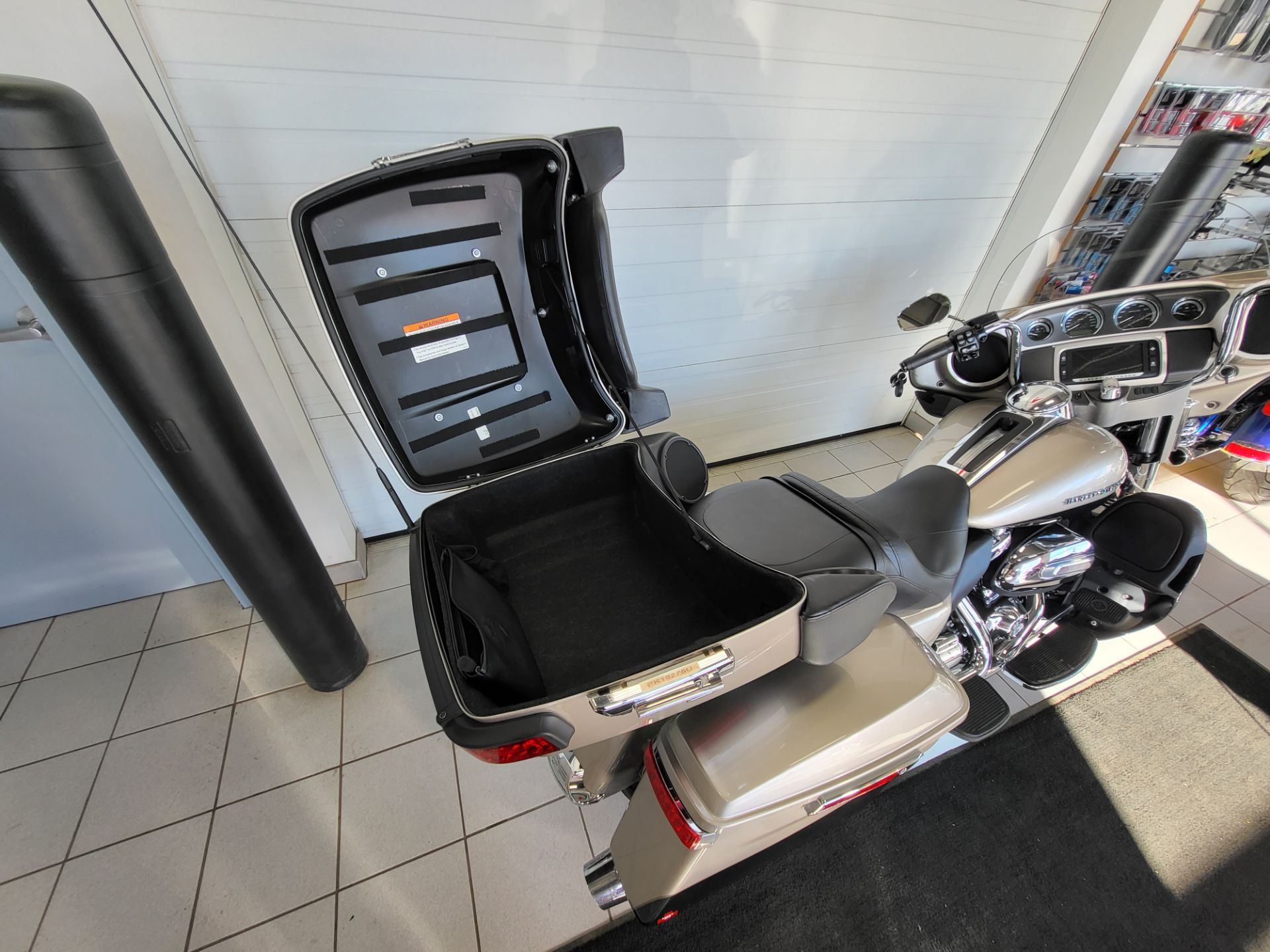 2018 Harley-Davidson Electra Glide® Ultra Classic® in Kaukauna, Wisconsin - Photo 11