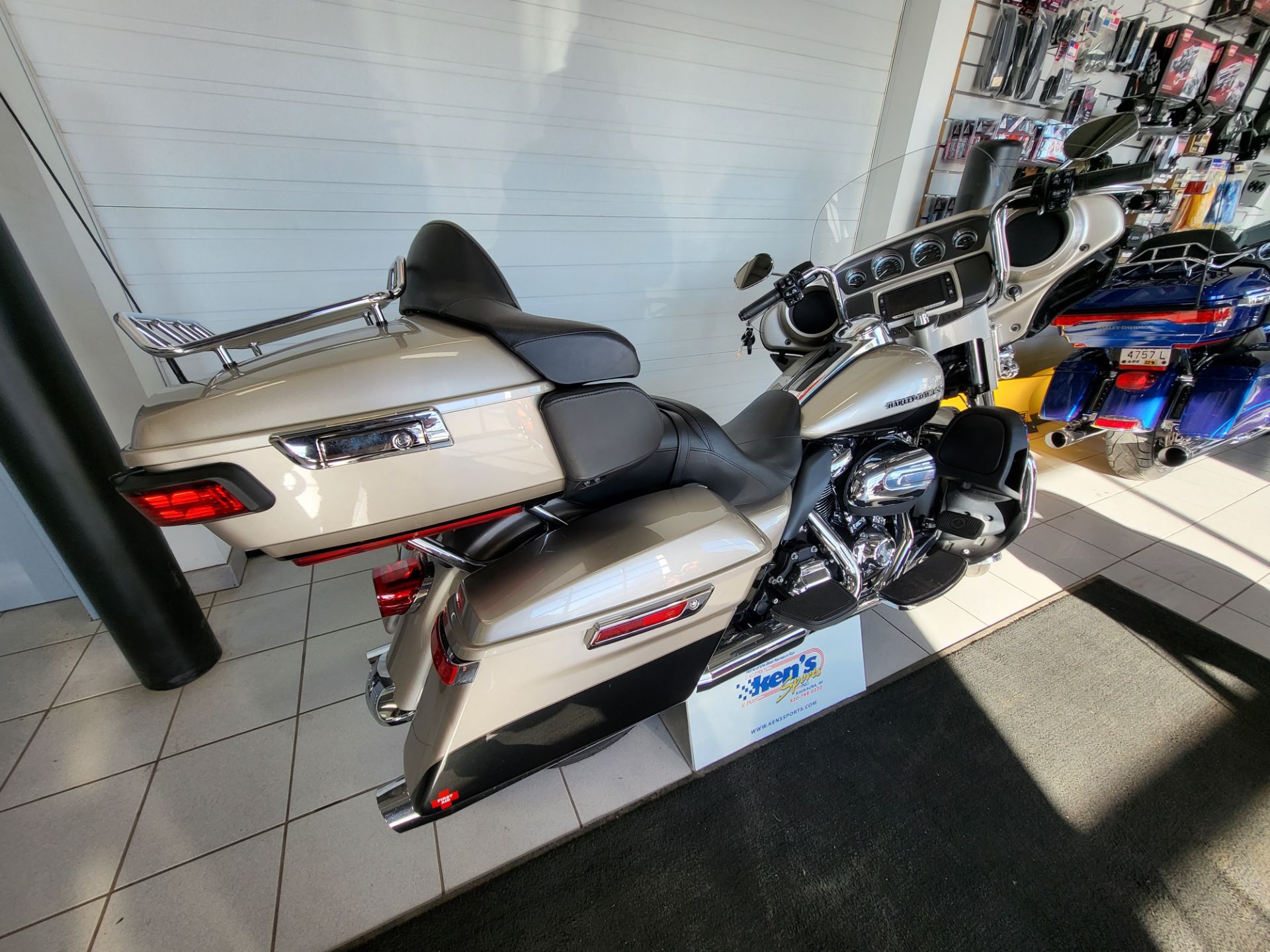 2018 Harley-Davidson Electra Glide® Ultra Classic® in Kaukauna, Wisconsin - Photo 4