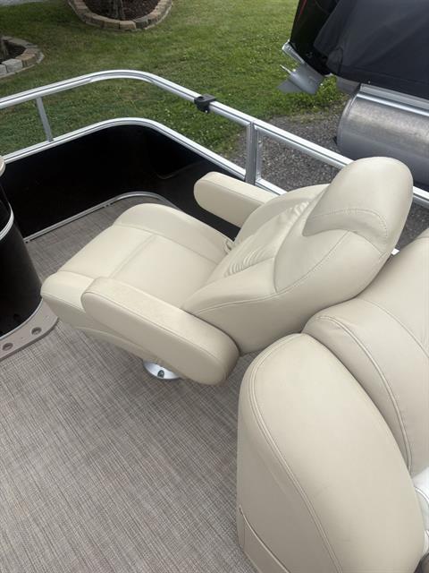 2017 SunChaser Classic Fish 8522 DLX in Kaukauna, Wisconsin - Photo 11