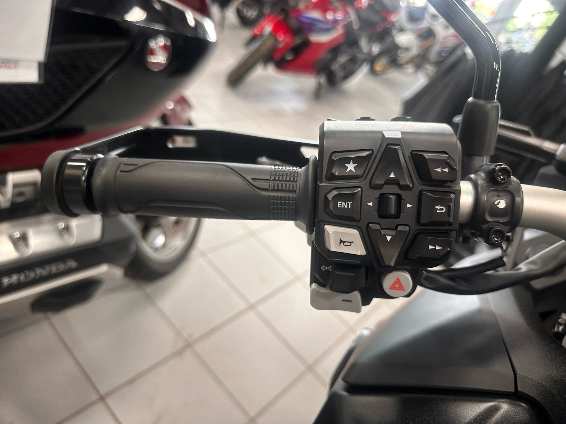 2020 Honda Africa Twin DCT in Kaukauna, Wisconsin - Photo 6