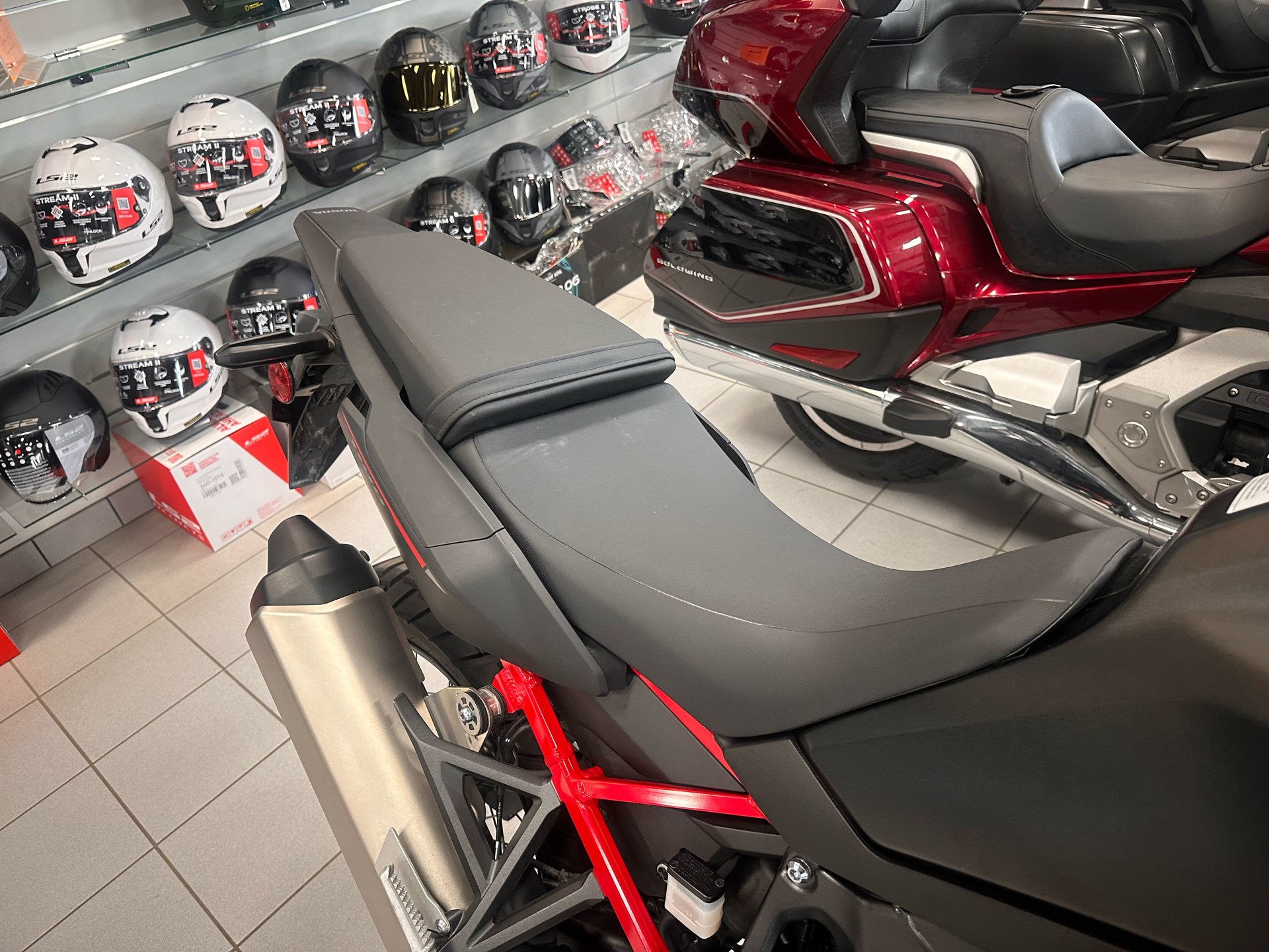 2020 Honda Africa Twin DCT in Kaukauna, Wisconsin - Photo 8
