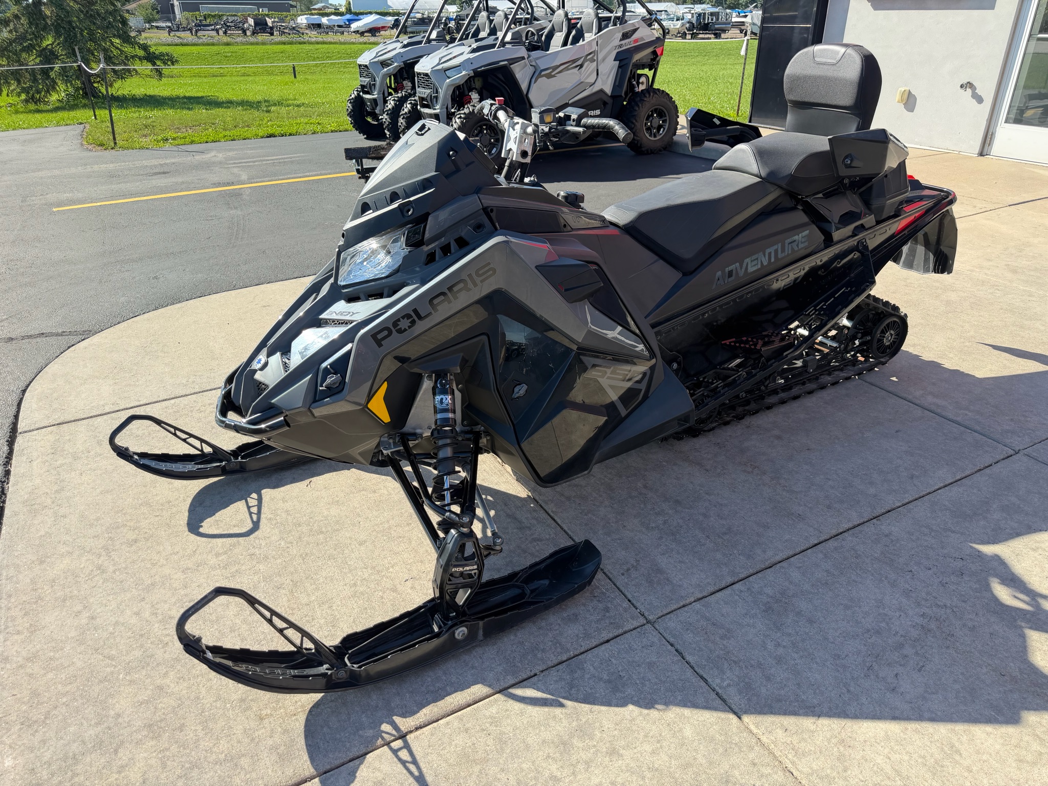 2024 Polaris 650 Indy Adventure 137 ES 4