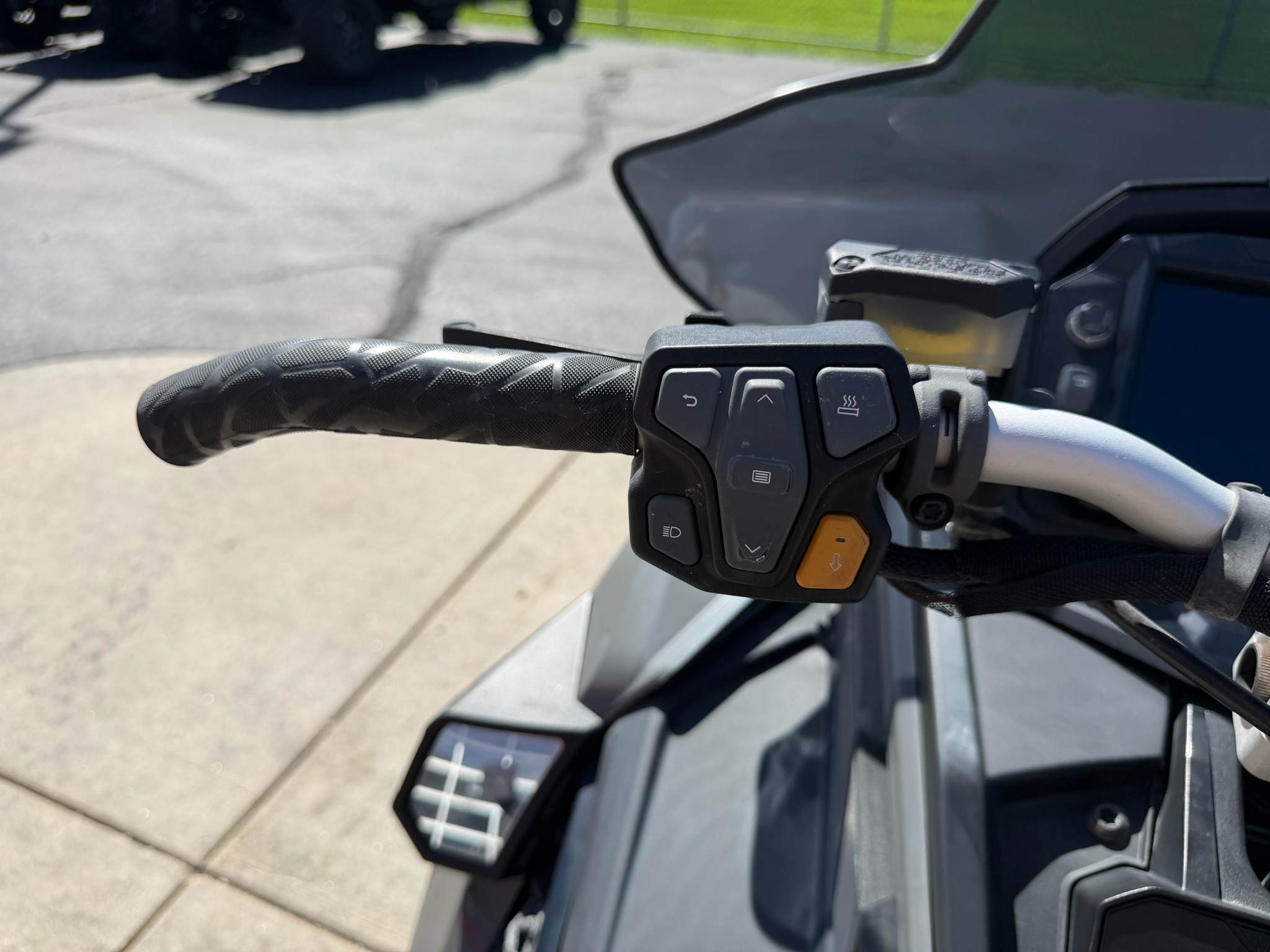 2024 Polaris 650 Indy Adventure 137 ES 7