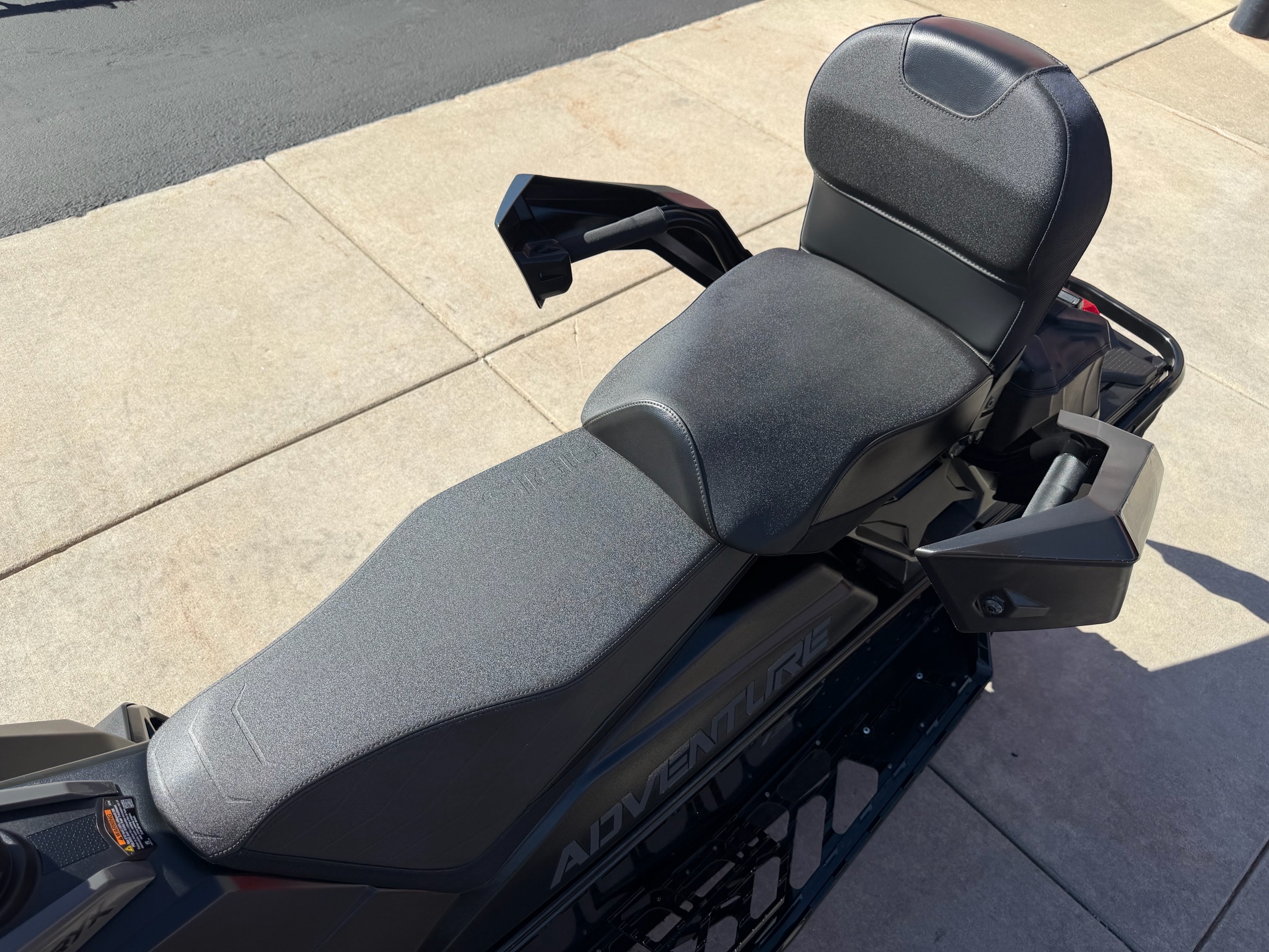 2024 Polaris 650 Indy Adventure 137 ES 8