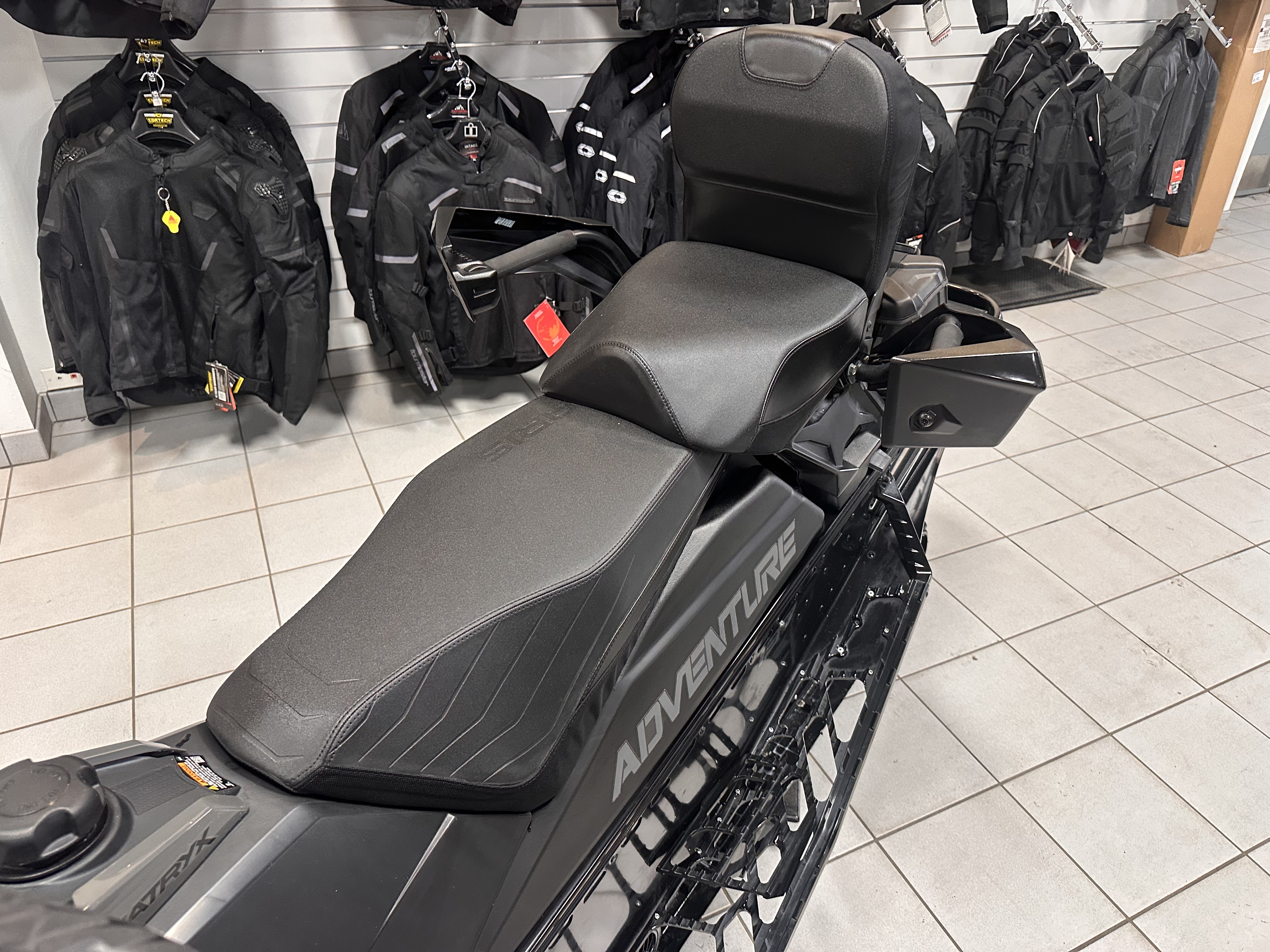 2024 Polaris 650 Indy Adventure 137 ES in Kaukauna, Wisconsin - Photo 7