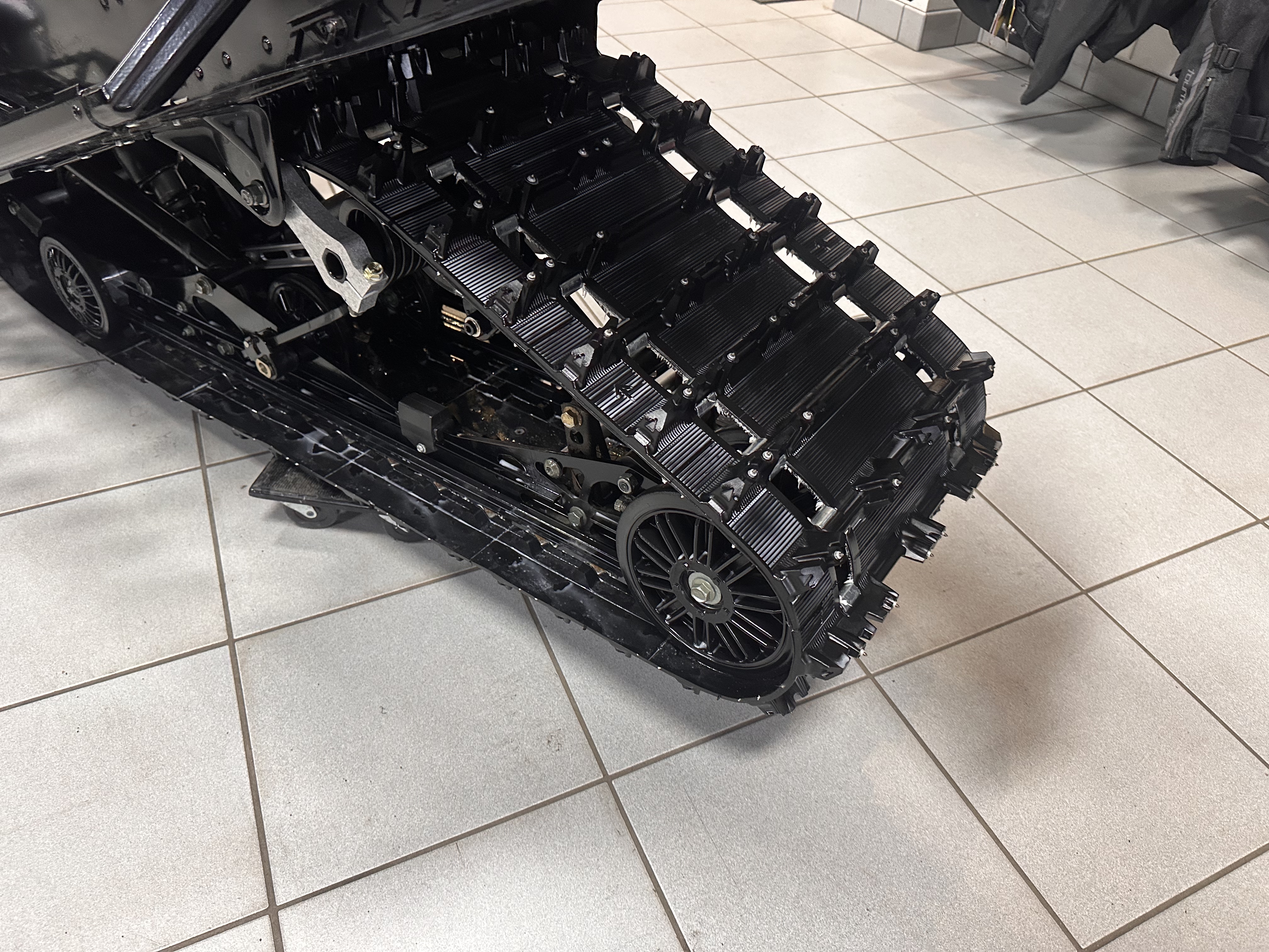 2024 Polaris 650 Indy Adventure 137 ES in Kaukauna, Wisconsin - Photo 8