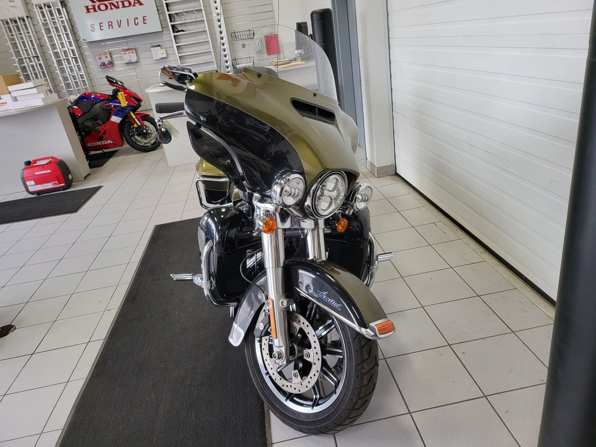 2018 Harley-Davidson Electra Glide® Ultra Classic® in Kaukauna, Wisconsin - Photo 7