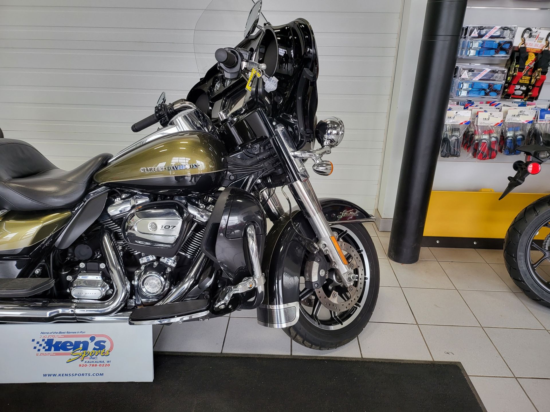 2018 Harley-Davidson Electra Glide® Ultra Classic® in Kaukauna, Wisconsin - Photo 10