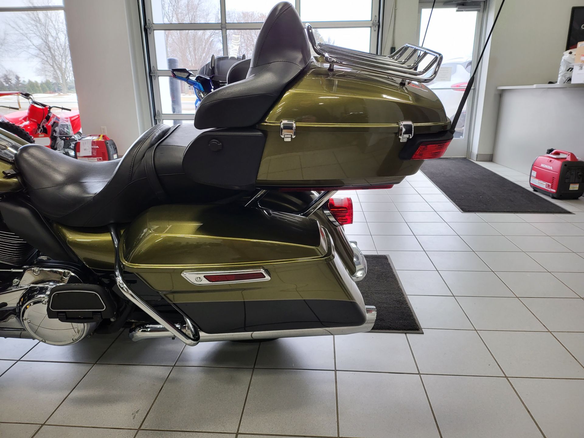 2018 Harley-Davidson Electra Glide® Ultra Classic® in Kaukauna, Wisconsin - Photo 12
