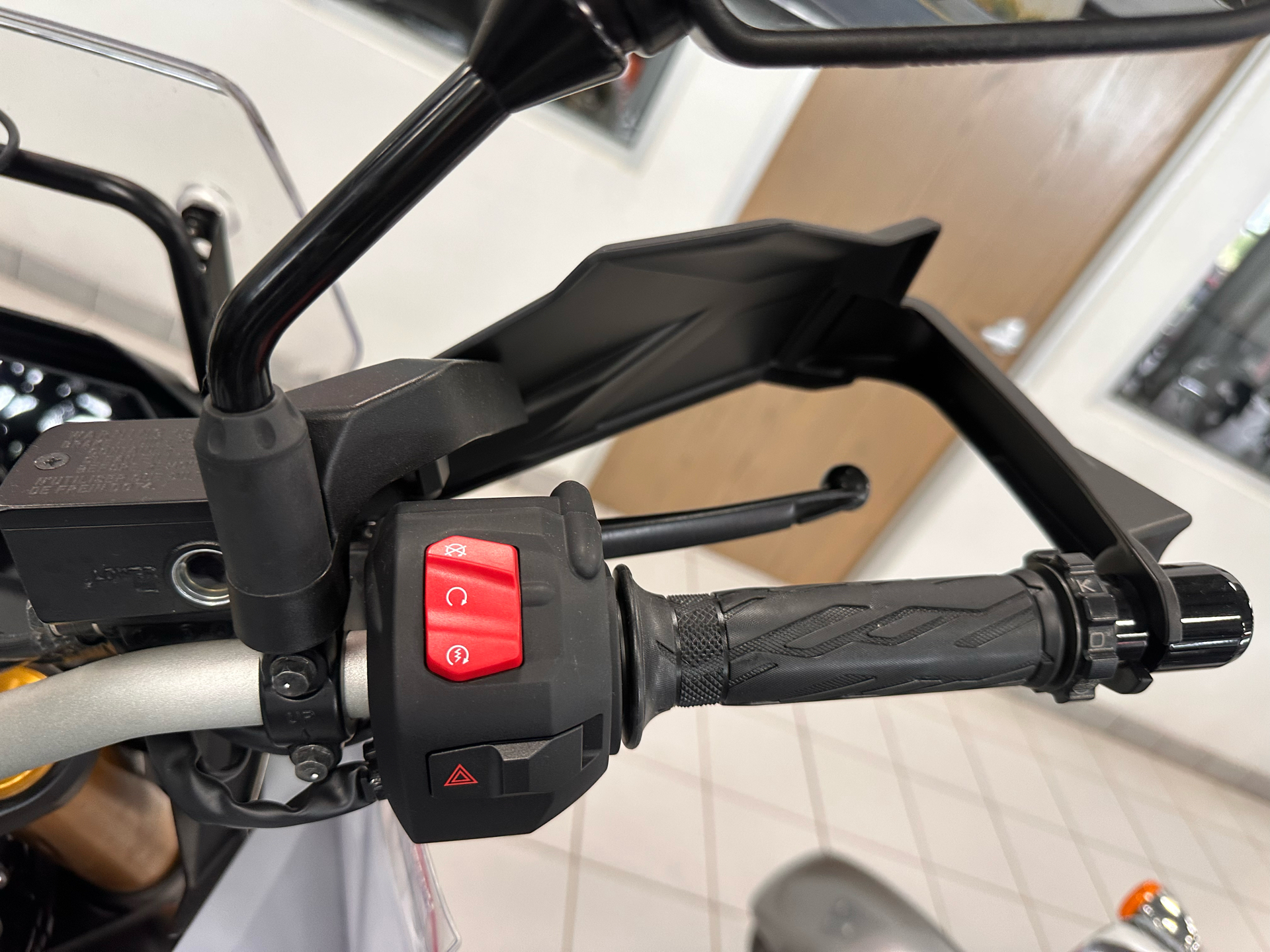 2023 Suzuki V-Strom 800DE in Kaukauna, Wisconsin - Photo 2
