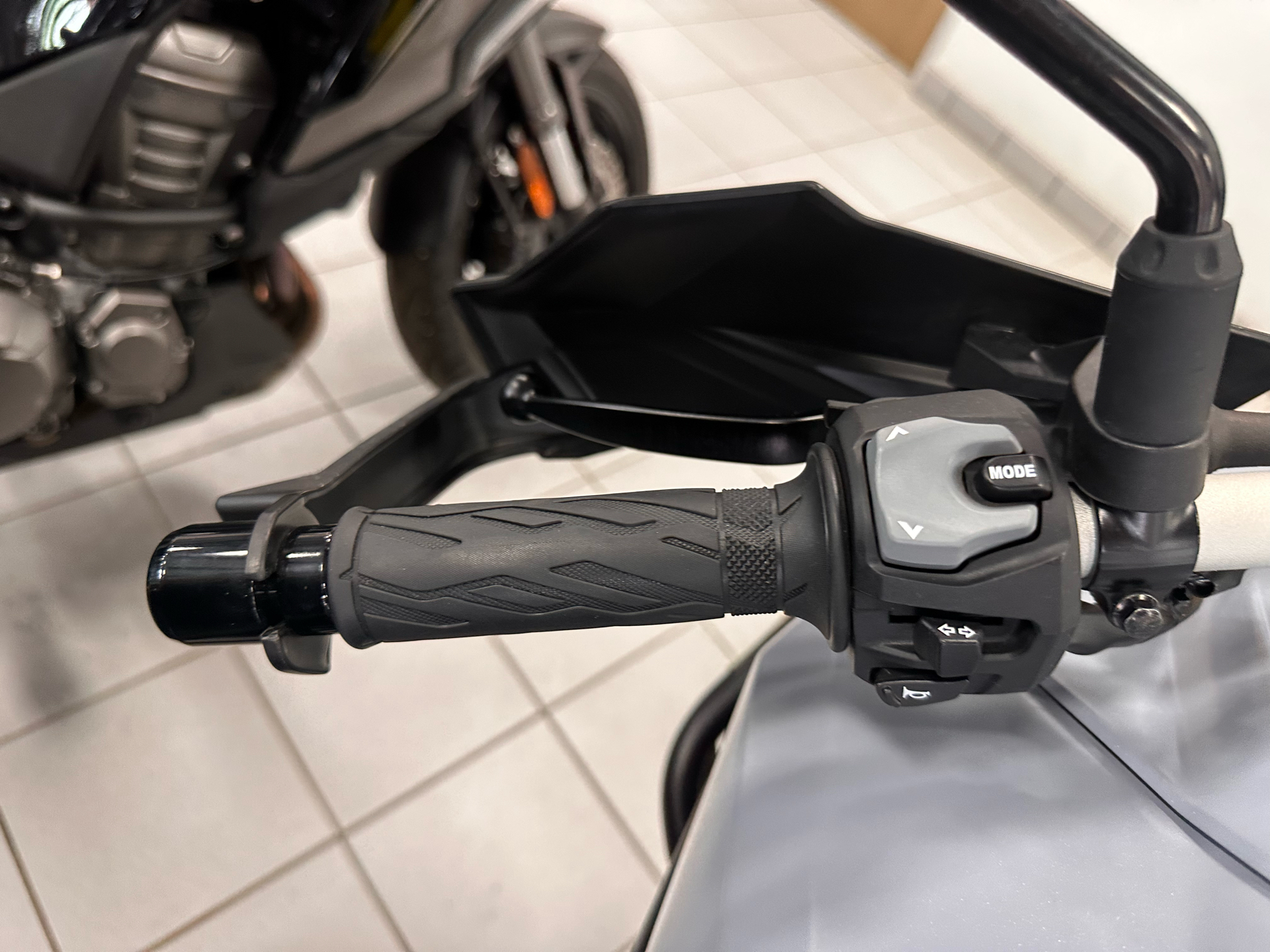 2023 Suzuki V-Strom 800DE in Kaukauna, Wisconsin - Photo 6