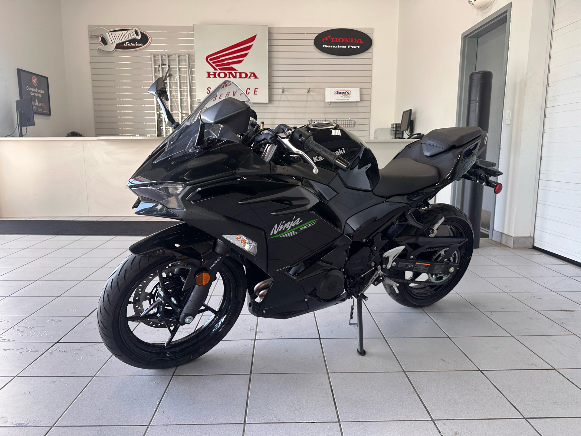 2024 Kawasaki Ninja 500 ABS in Kaukauna, Wisconsin - Photo 2