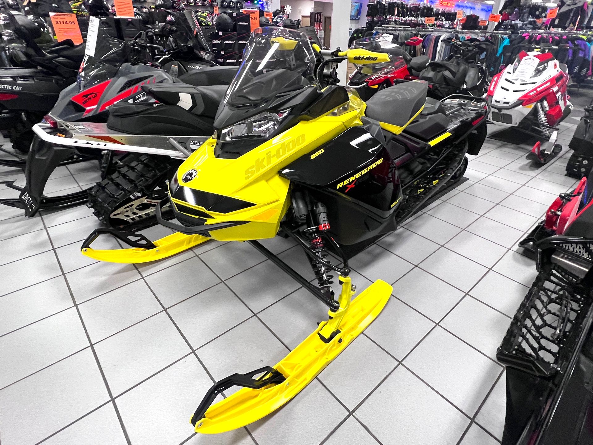 2022 Ski-Doo Renegade X-RS 850 E-TEC ES w/ Smart-Shox RipSaw 1.25 in Kaukauna, Wisconsin - Photo 2