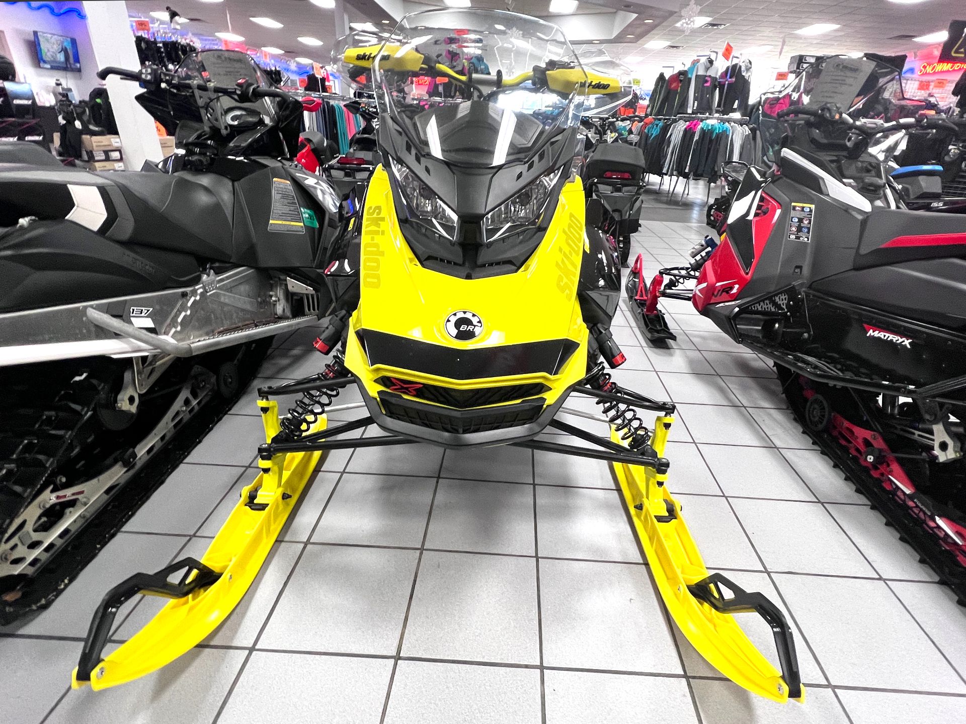 2022 Ski-Doo Renegade X-RS 850 E-TEC ES w/ Smart-Shox RipSaw 1.25 in Kaukauna, Wisconsin - Photo 3