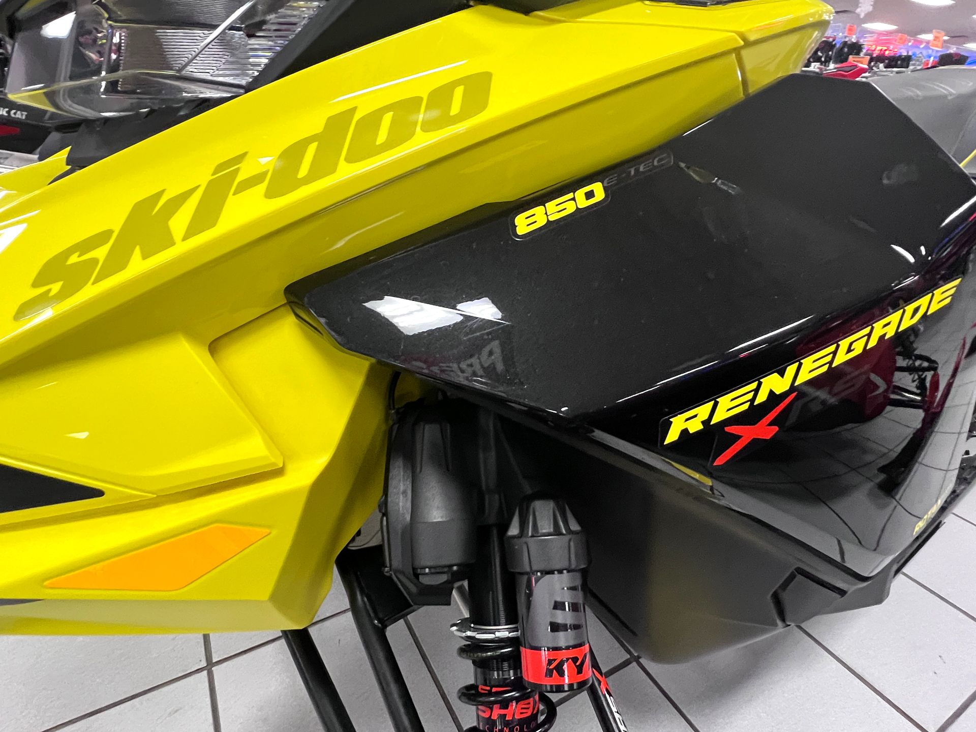 2022 Ski-Doo Renegade X-RS 850 E-TEC ES w/ Smart-Shox RipSaw 1.25 in Kaukauna, Wisconsin - Photo 7