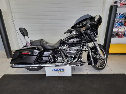 2017 Harley-Davidson Street Glide® Special in Kaukauna, Wisconsin
