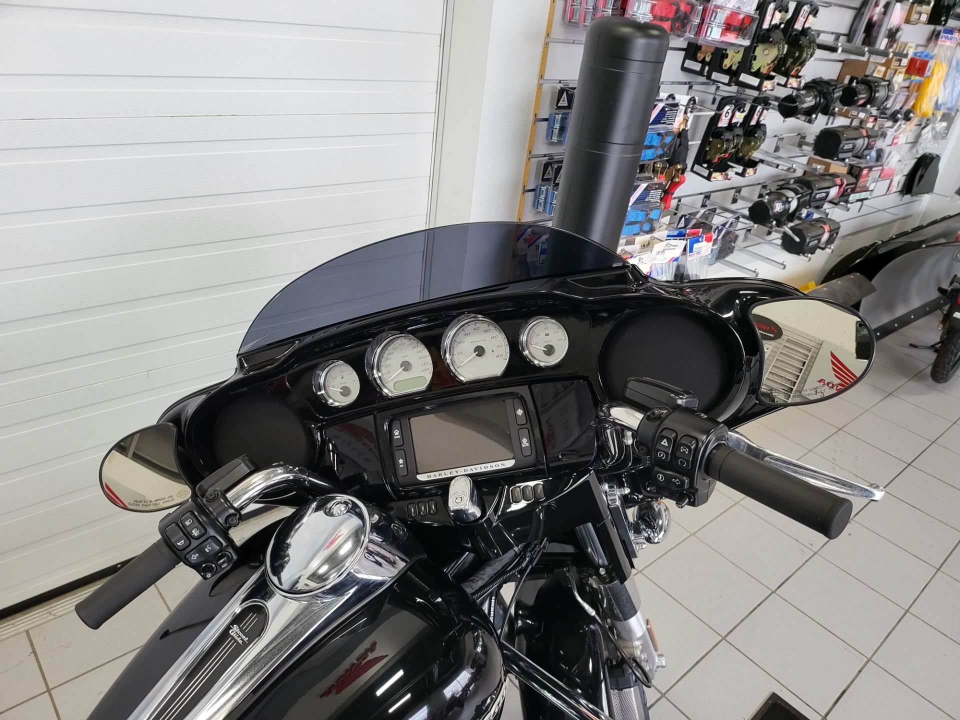 2017 Harley-Davidson Street Glide® Special in Kaukauna, Wisconsin - Photo 13