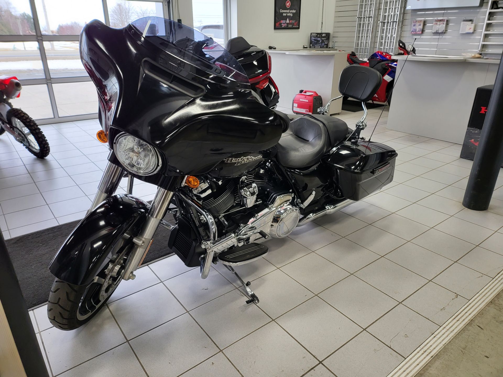 2017 Harley-Davidson Street Glide® Special in Kaukauna, Wisconsin - Photo 5