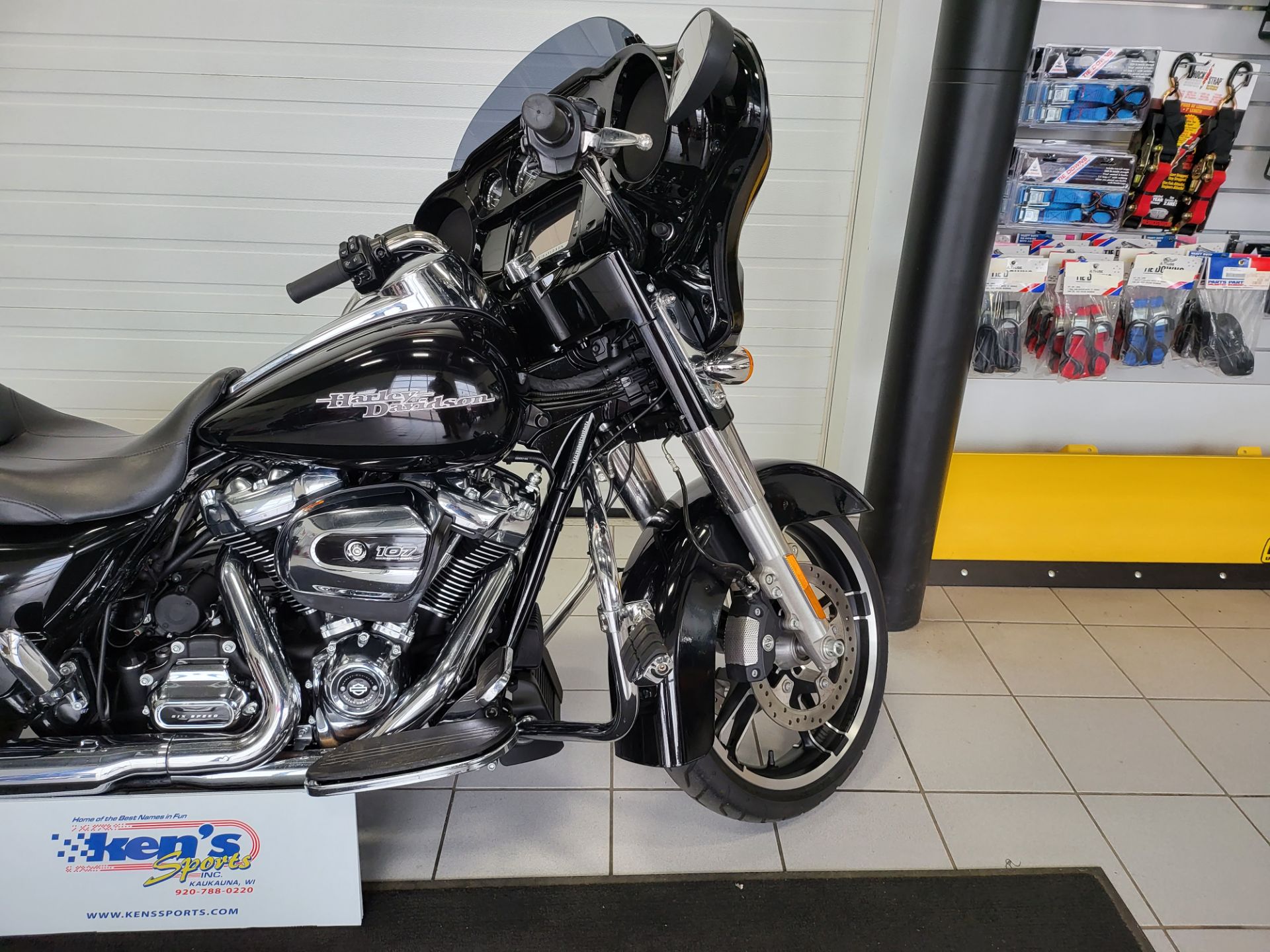 2017 Harley-Davidson Street Glide® Special in Kaukauna, Wisconsin - Photo 10