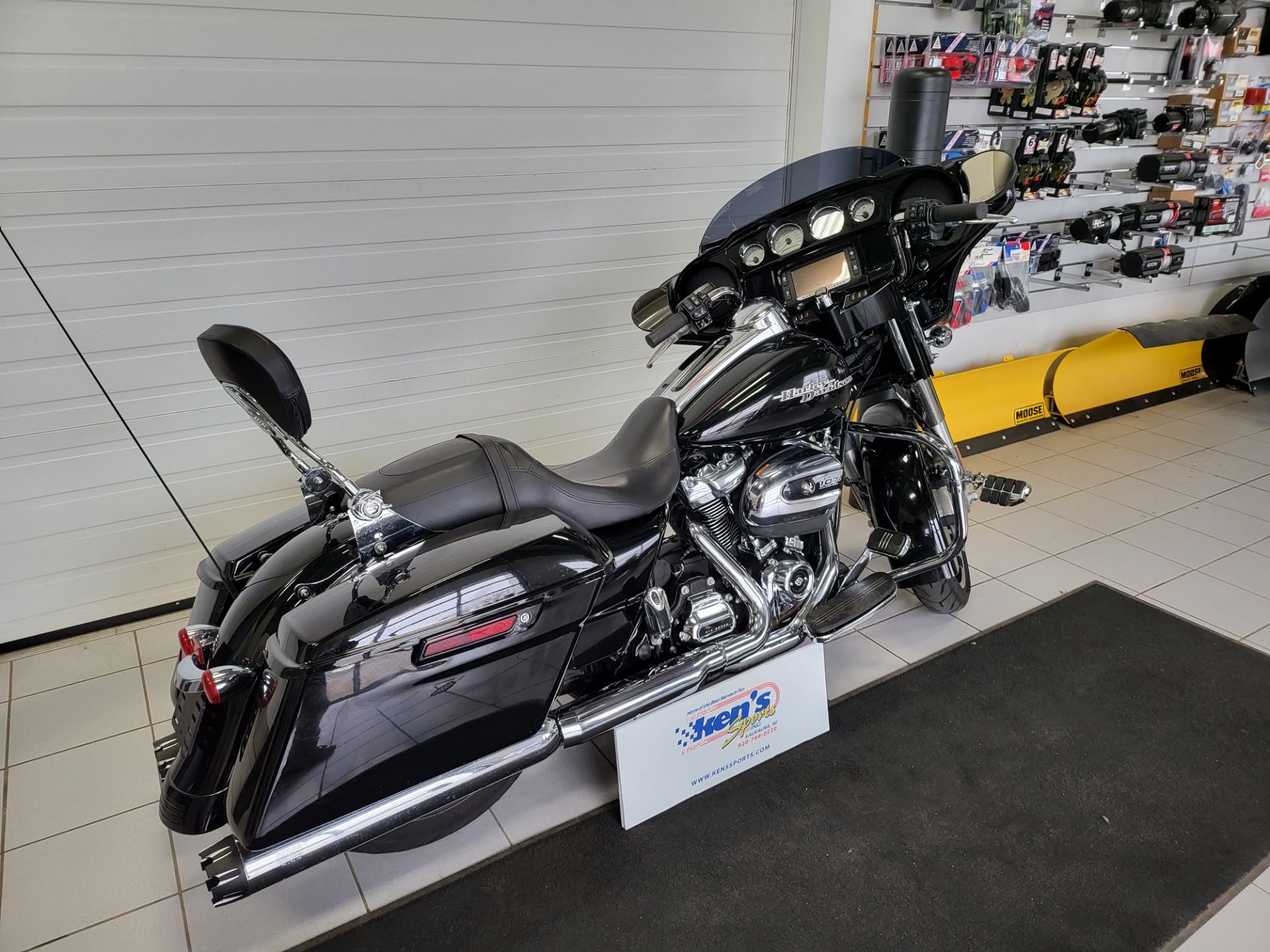 2017 Harley-Davidson Street Glide® Special in Kaukauna, Wisconsin - Photo 3
