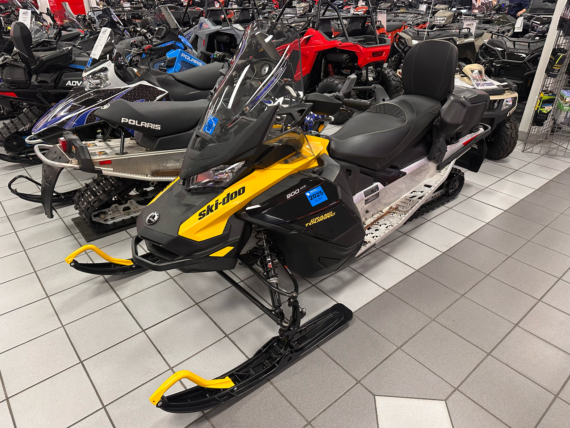 2023 Ski-Doo Grand Touring Sport 900 ACE ES Silent Track II 1.25 in Kaukauna, Wisconsin - Photo 2