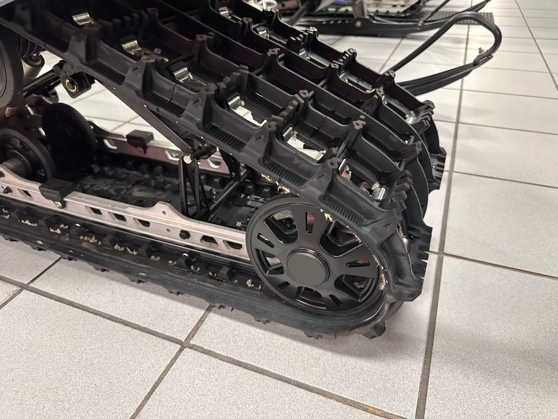 2023 Ski-Doo Grand Touring Sport 900 ACE ES Silent Track II 1.25 in Kaukauna, Wisconsin - Photo 8