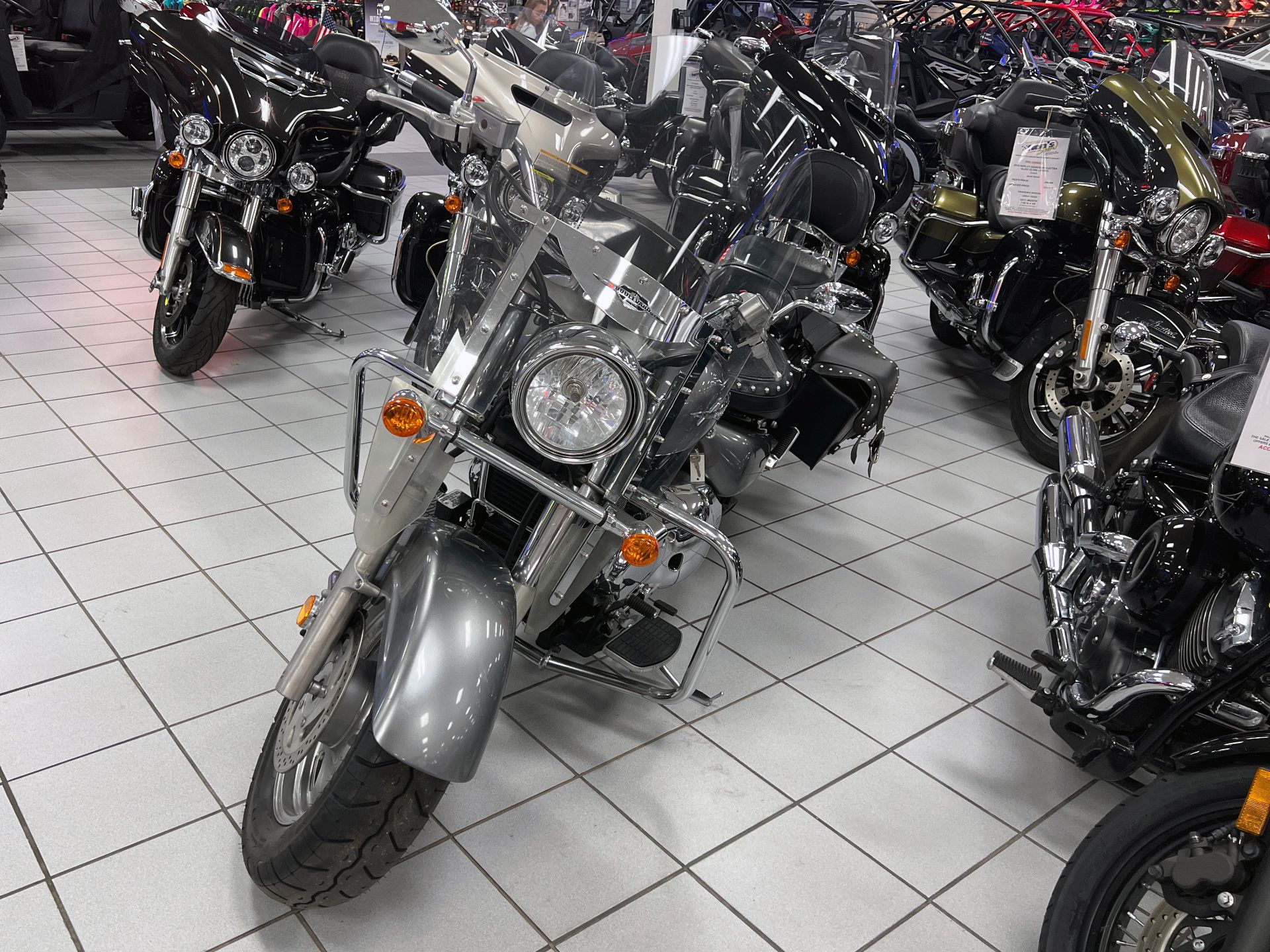 2007 Suzuki Boulevard C90T in Kaukauna, Wisconsin - Photo 3