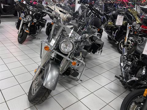 2007 Suzuki Boulevard C90T in Kaukauna, Wisconsin - Photo 3