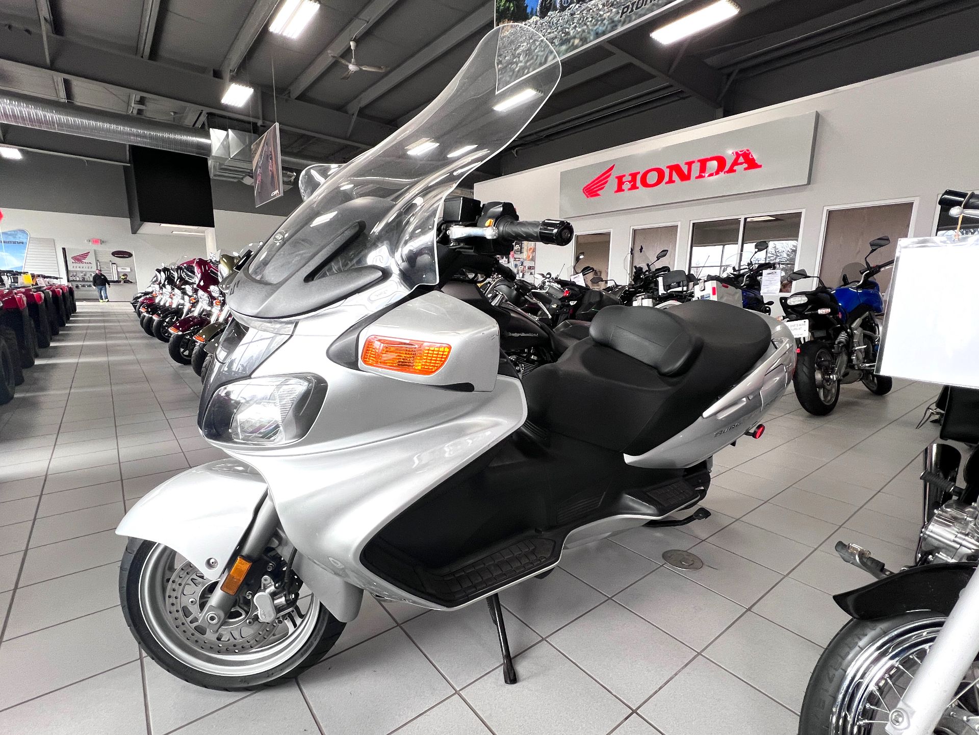 2004 Suzuki Burgman™ 650 (AN650) in Kaukauna, Wisconsin - Photo 2