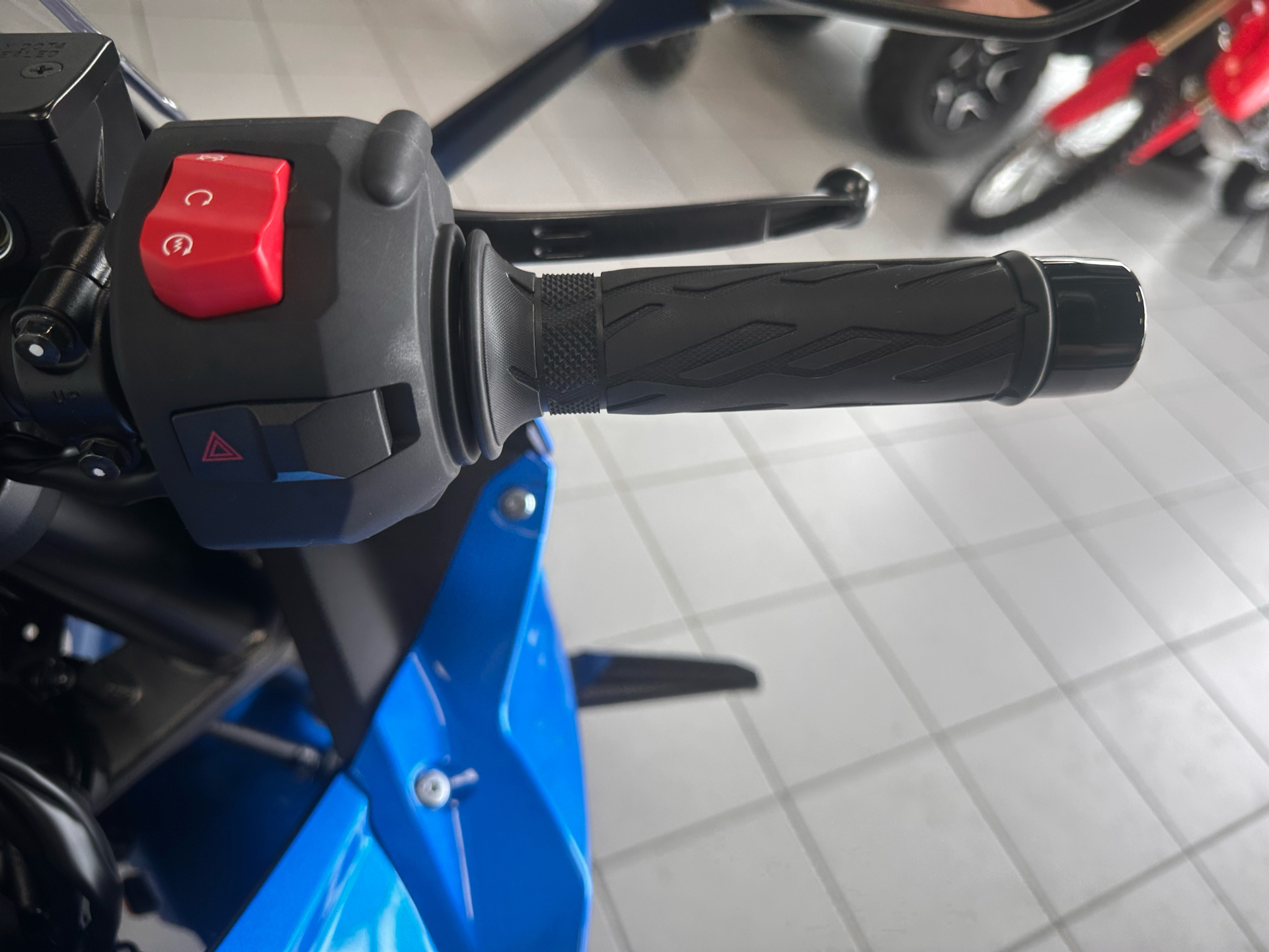 2024 Suzuki GSX-8R in Kaukauna, Wisconsin - Photo 7