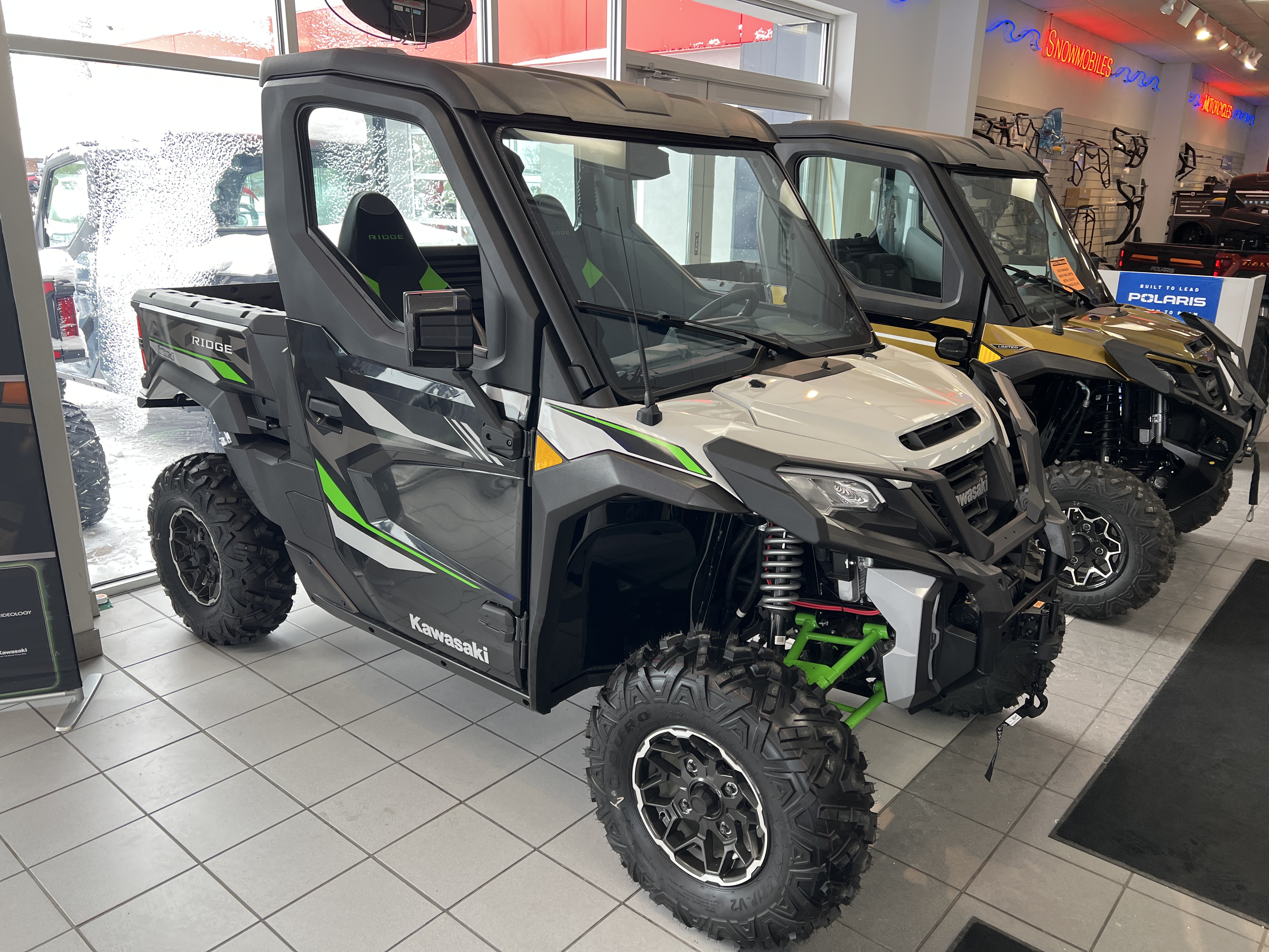 CQ3×2 New 2025 Kawasaki RIDGE XR HVAC | Utility Vehicles in Kaukauna WI