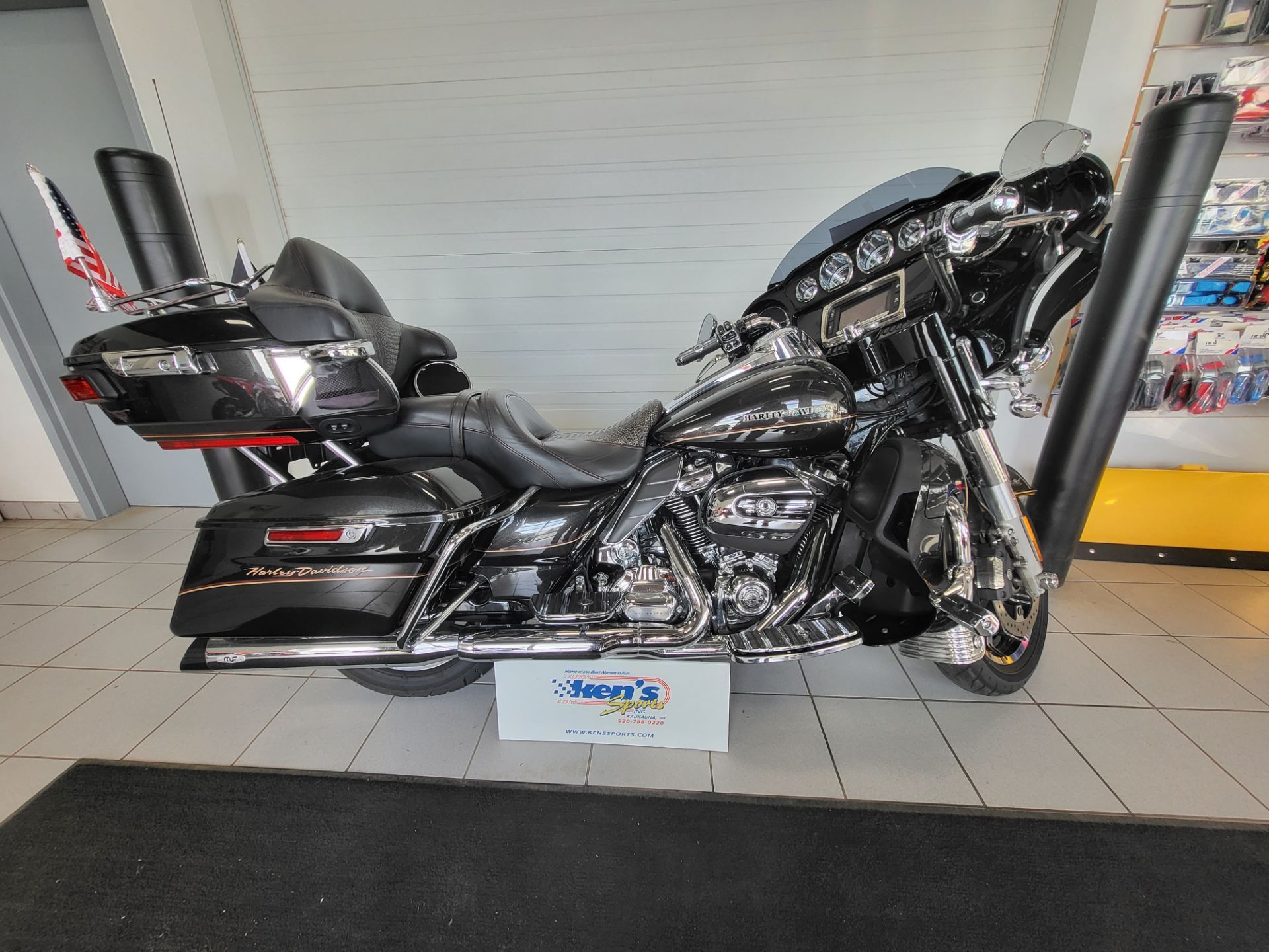2017 Harley-Davidson Ultra Limited in Kaukauna, Wisconsin - Photo 2
