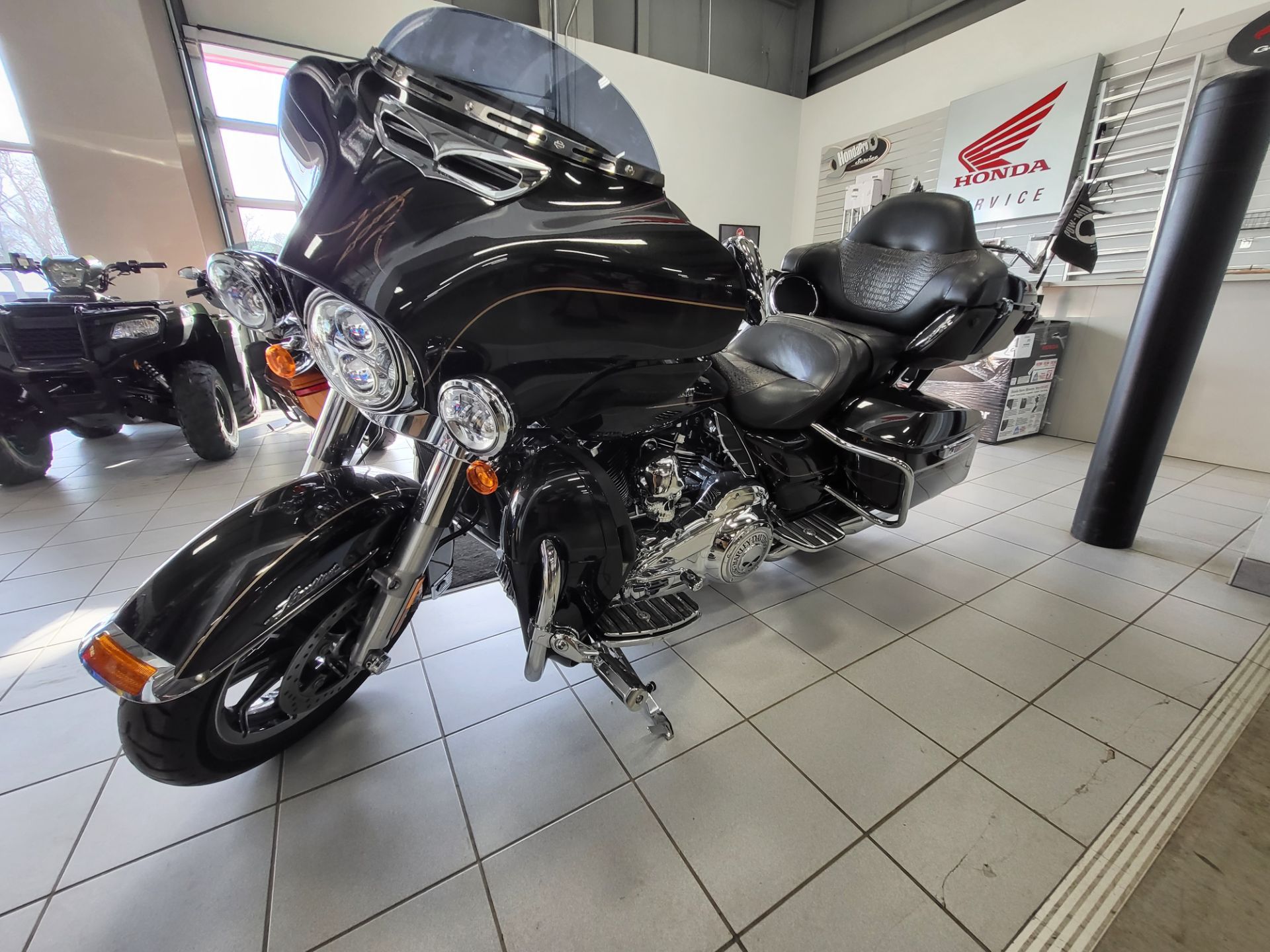 2017 Harley-Davidson Ultra Limited in Kaukauna, Wisconsin - Photo 4