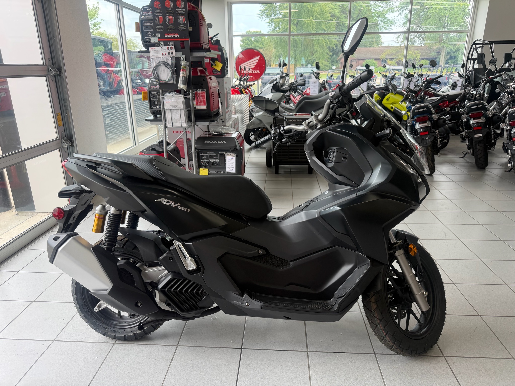 2025 Honda ADV160 2