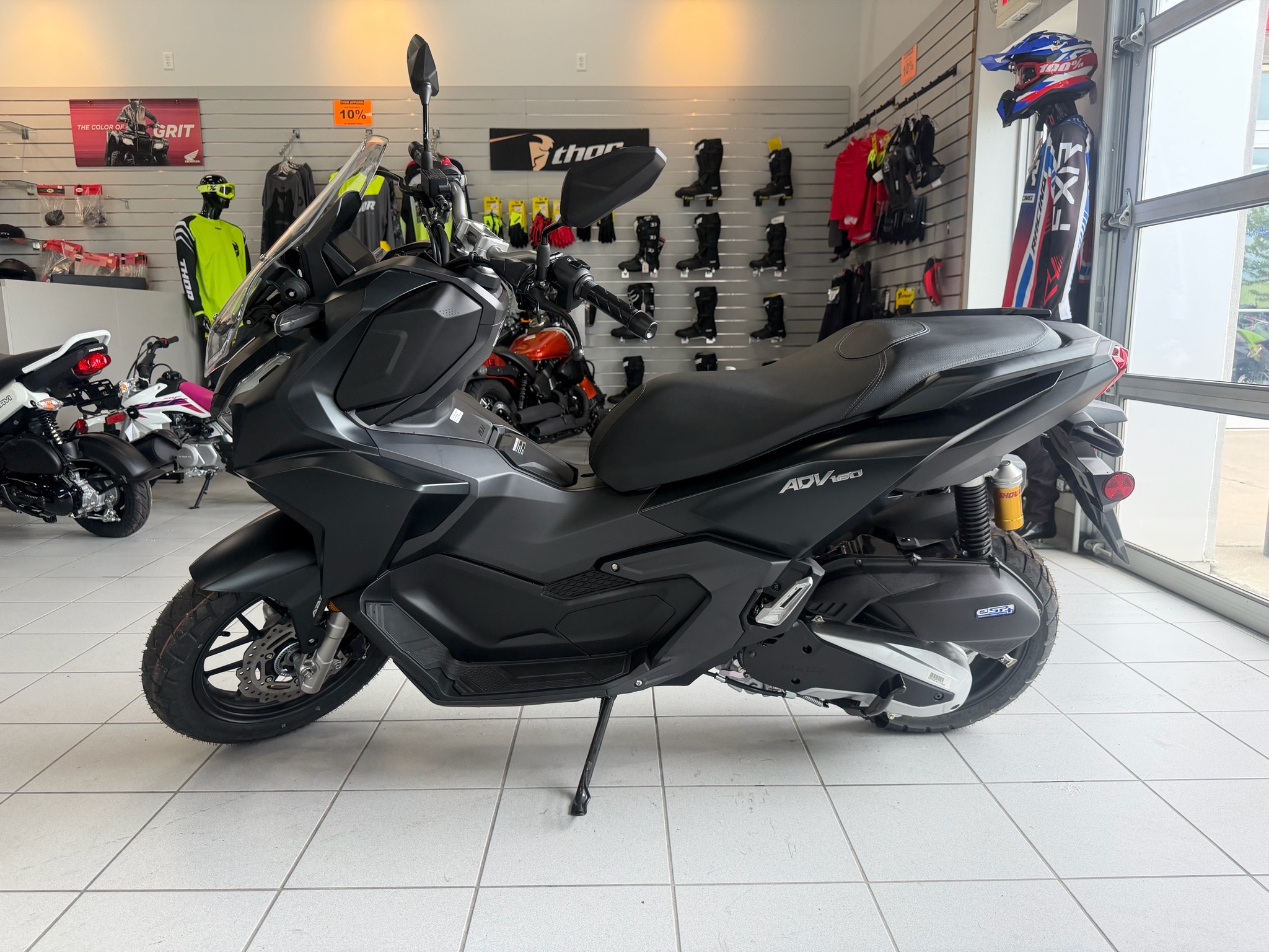 2025 Honda ADV160 4