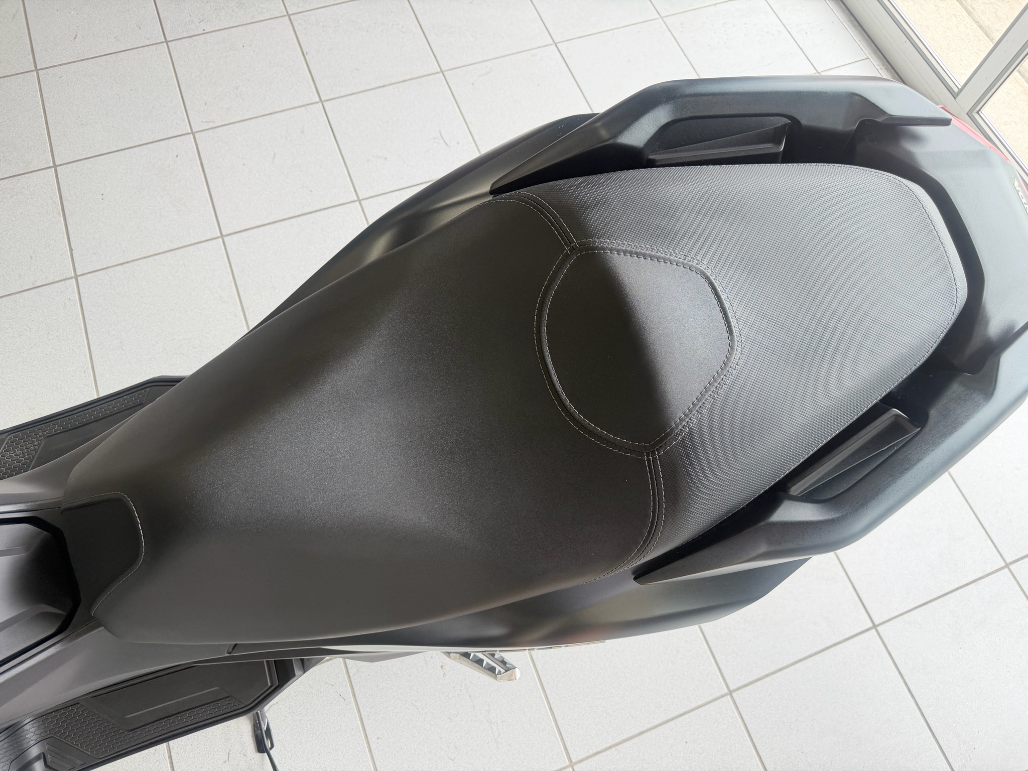 2025 Honda ADV160 5