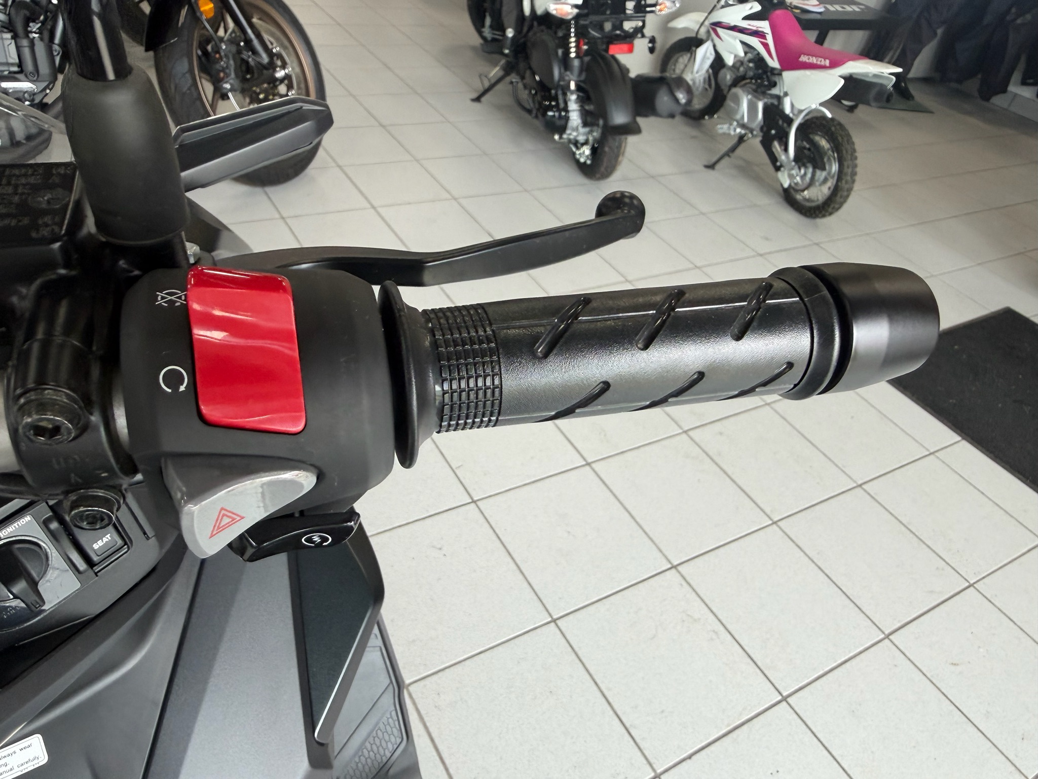 2025 Honda ADV160 7