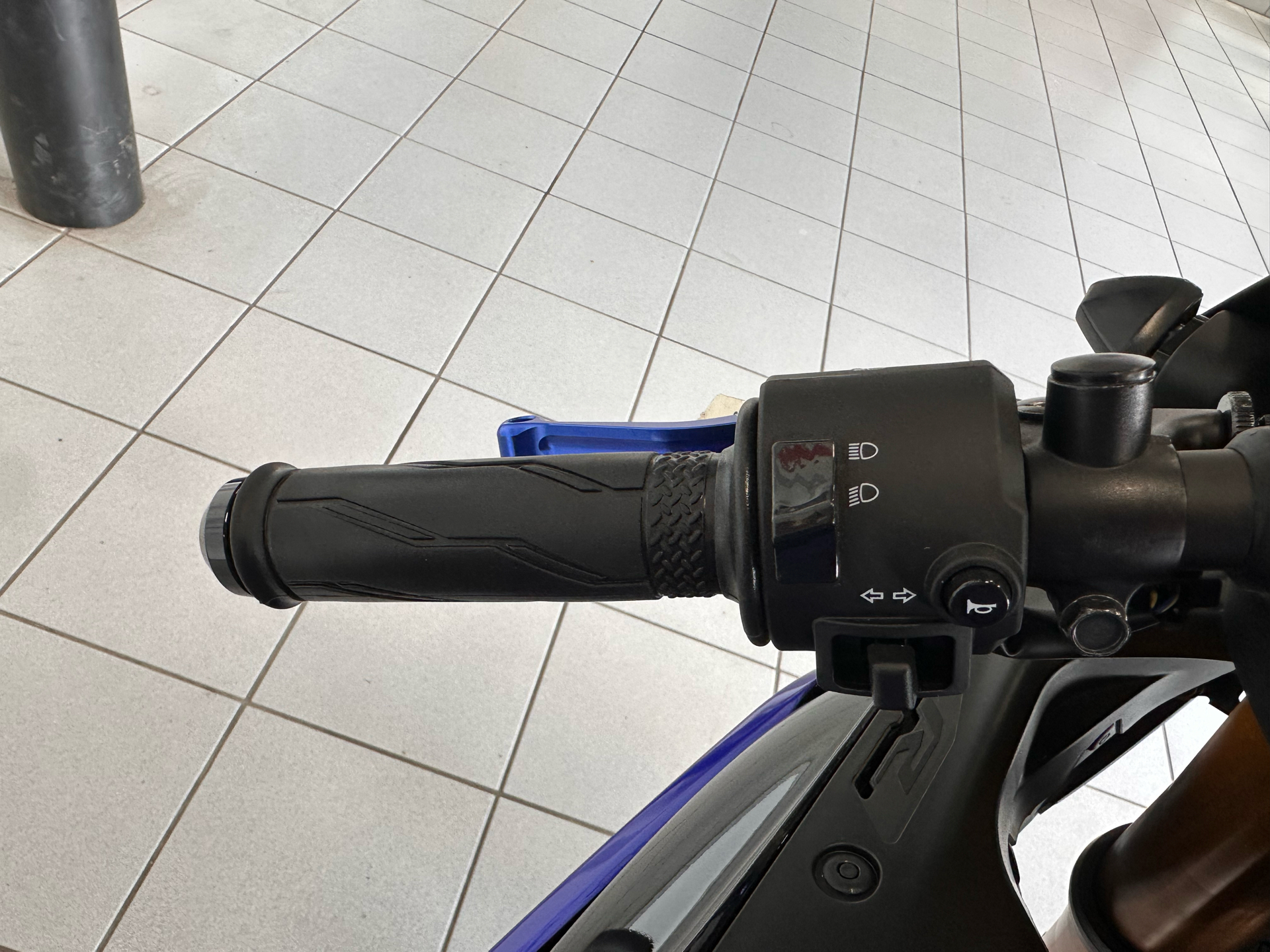 2025 Yamaha YZF-R3 in Kaukauna, Wisconsin - Photo 6