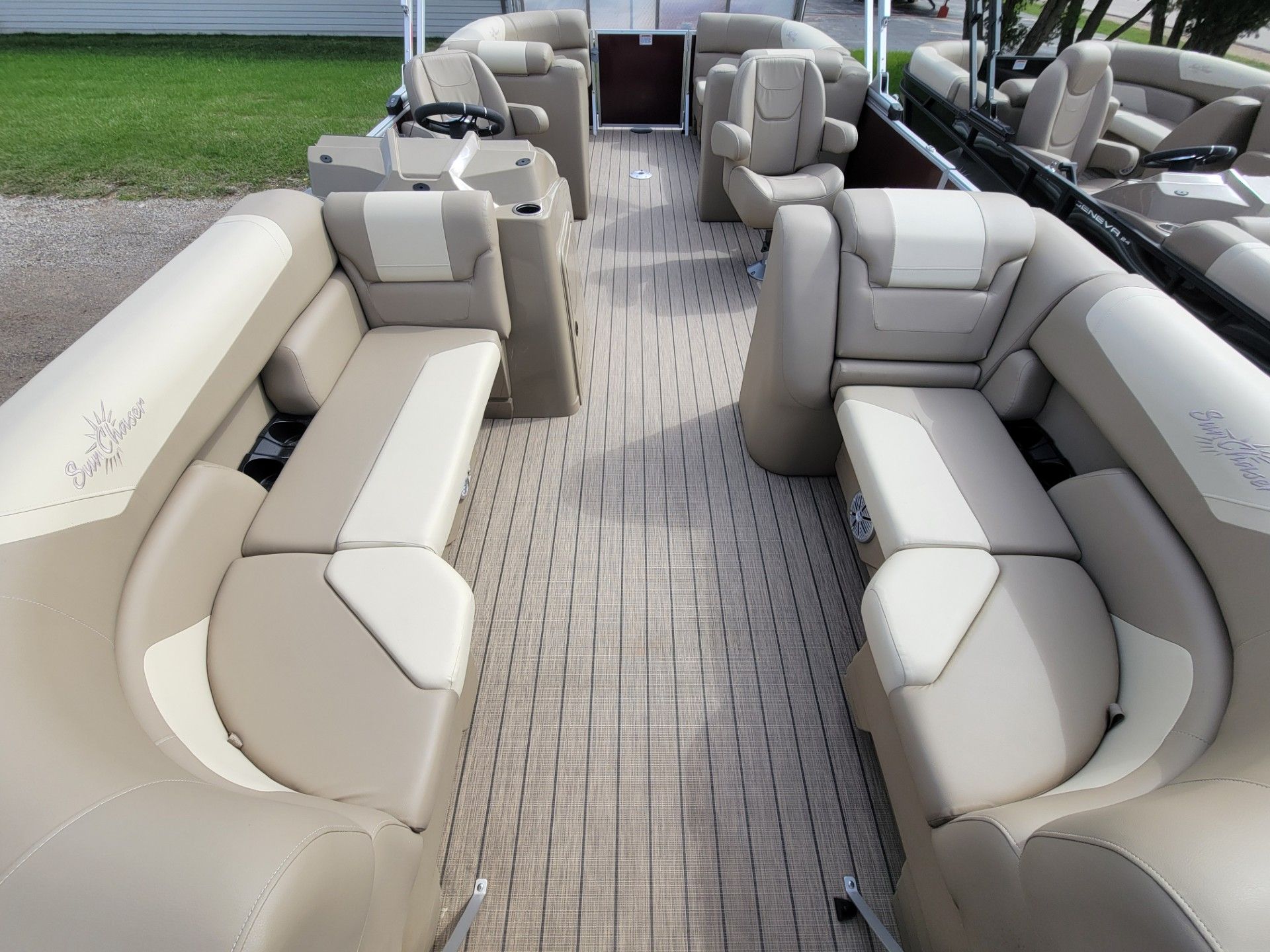 New 2022 SunChaser Geneva Cruise 22 LR DH | Power Boats Outboard