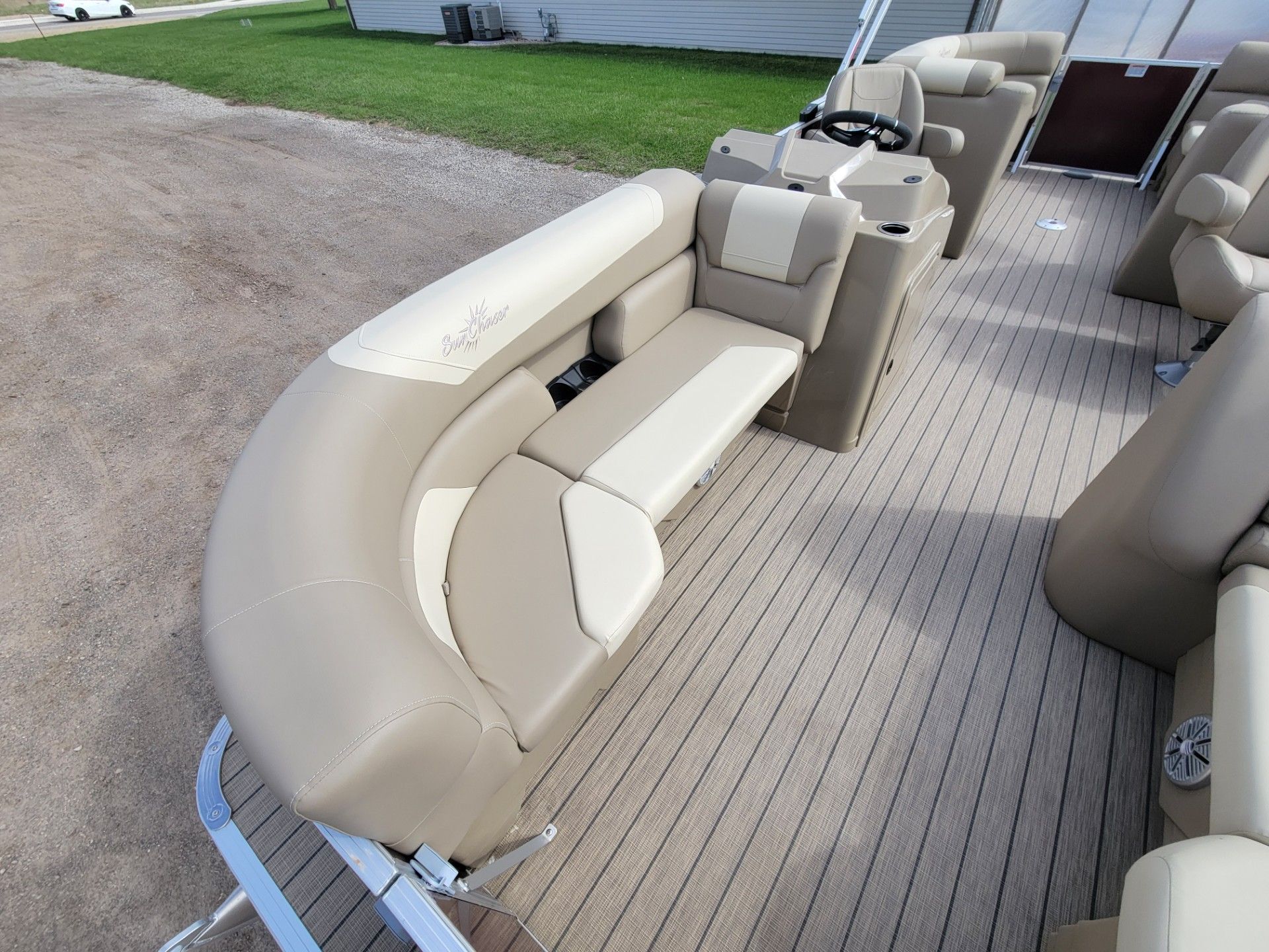 New 2022 SunChaser Geneva Cruise 22 LR DH | Power Boats Outboard