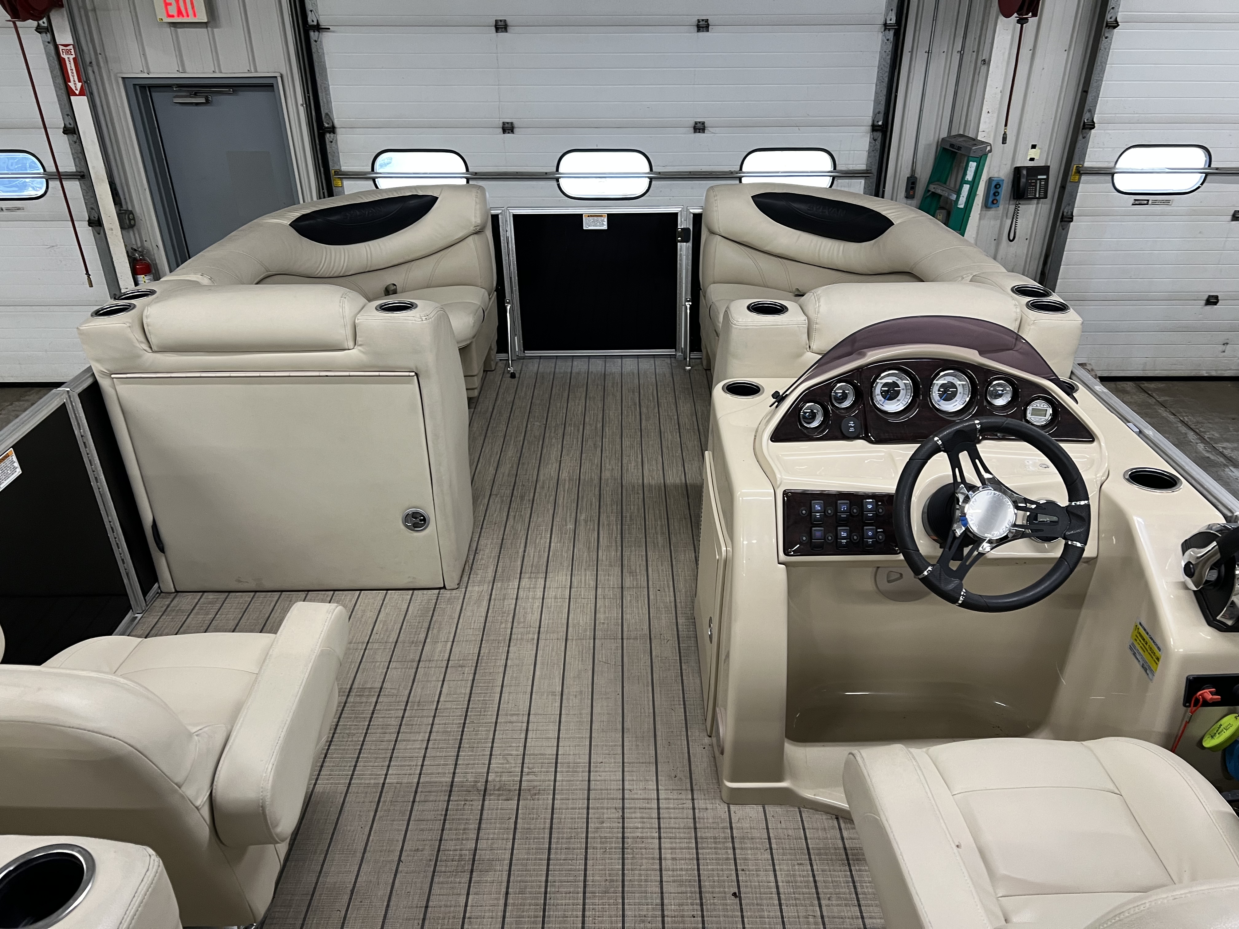 2018 Sylvan Mirage Cruise 8520 in Kaukauna, Wisconsin - Photo 6