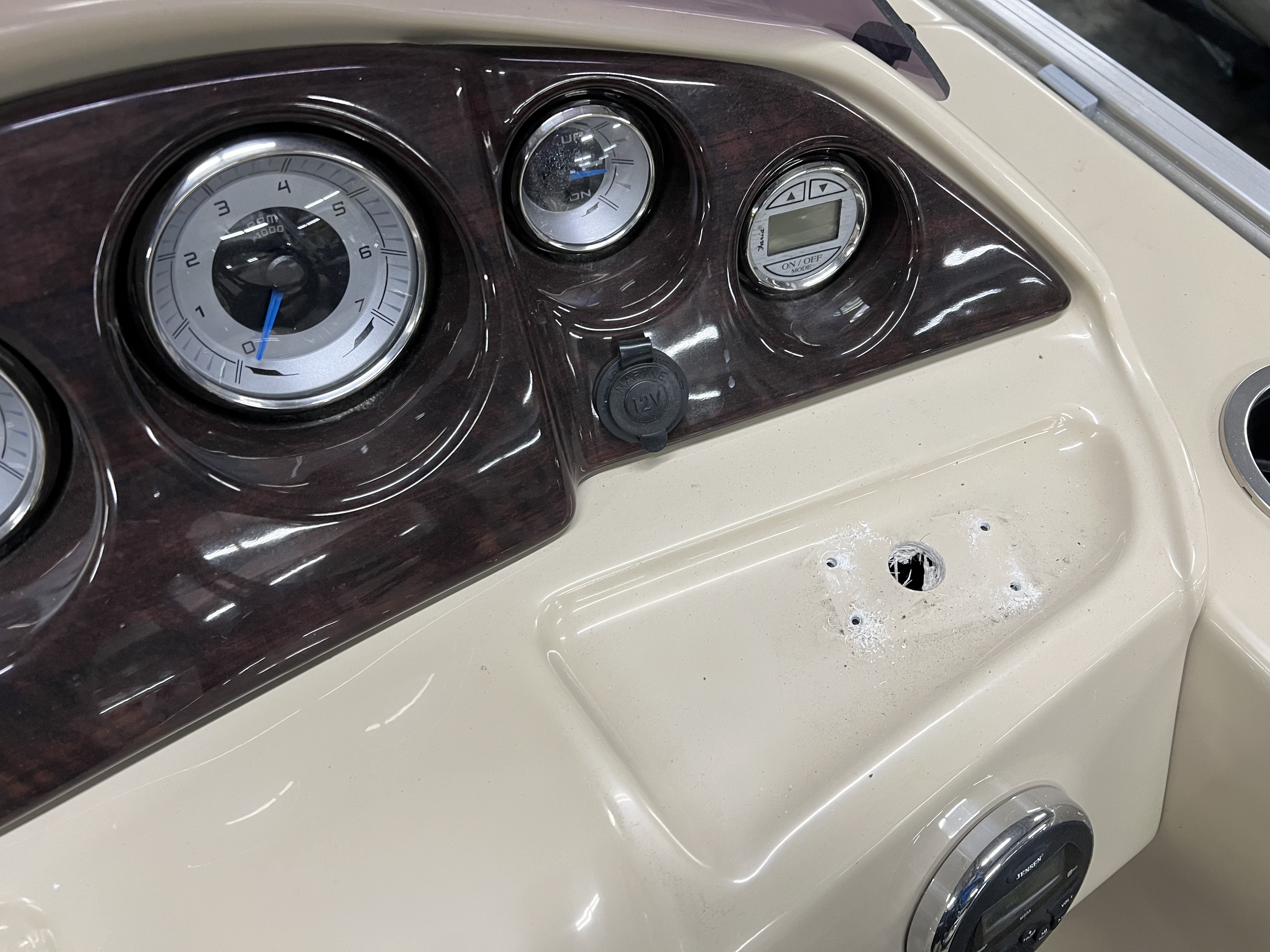 2018 Sylvan Mirage Cruise 8520 in Kaukauna, Wisconsin - Photo 11