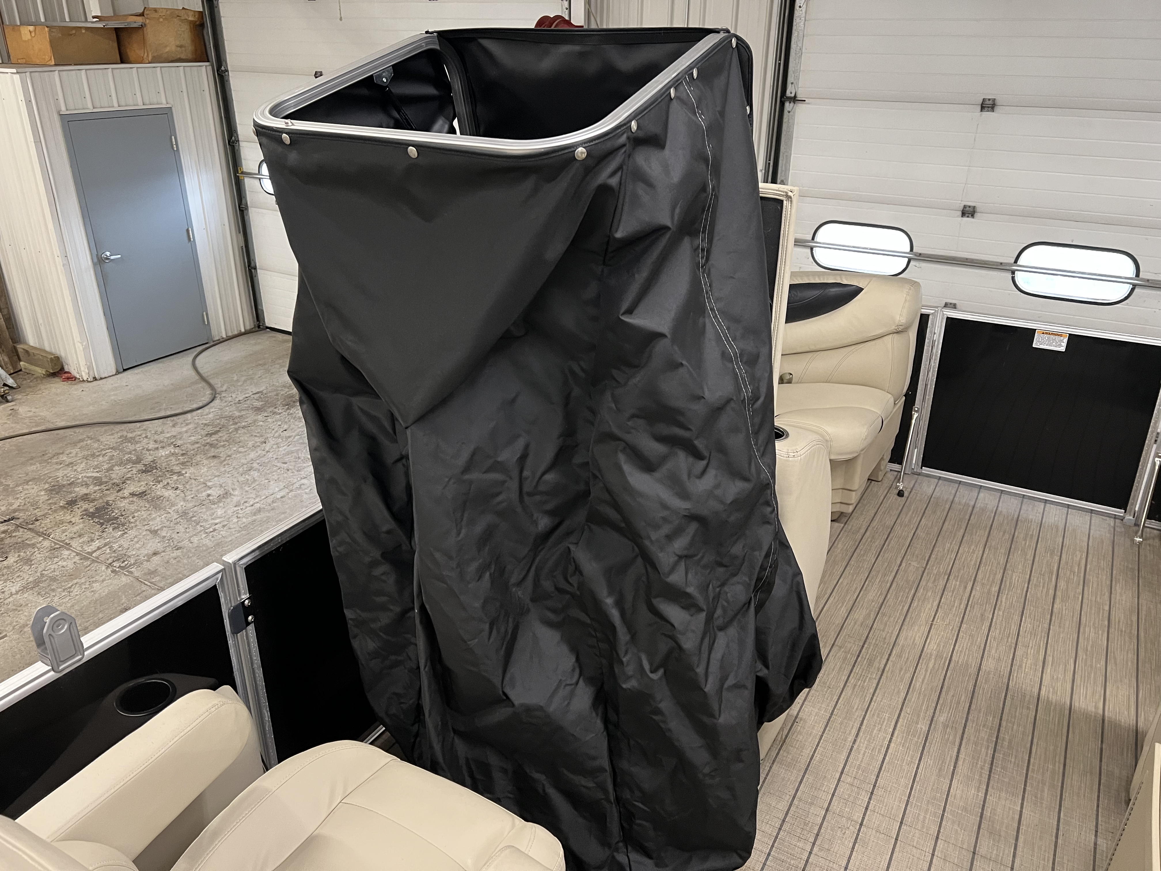 2018 Sylvan Mirage Cruise 8520 in Kaukauna, Wisconsin - Photo 12