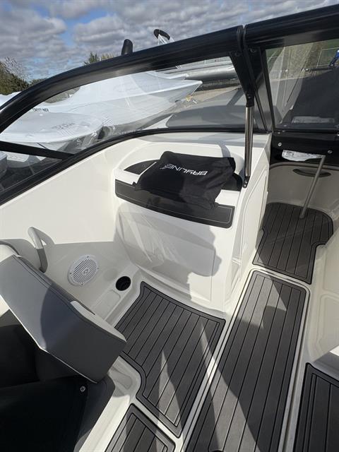 2019 Bayliner VR4 Bowrider I/O in Kaukauna, Wisconsin - Photo 9