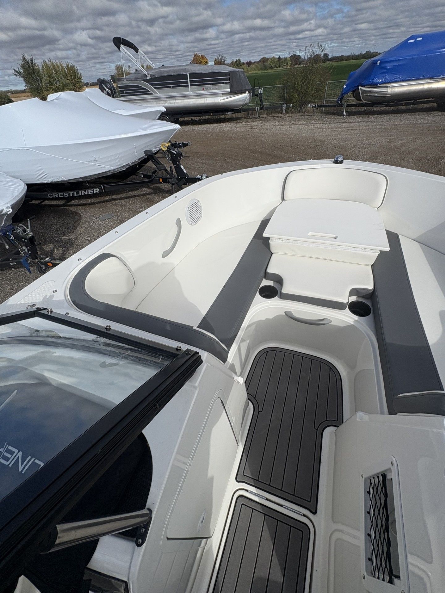2019 Bayliner VR4 Bowrider I/O in Kaukauna, Wisconsin - Photo 16